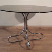 Table basse italienne du milieu du siècle en chrome et acier avec plateau rond en verre fumé, années 1960