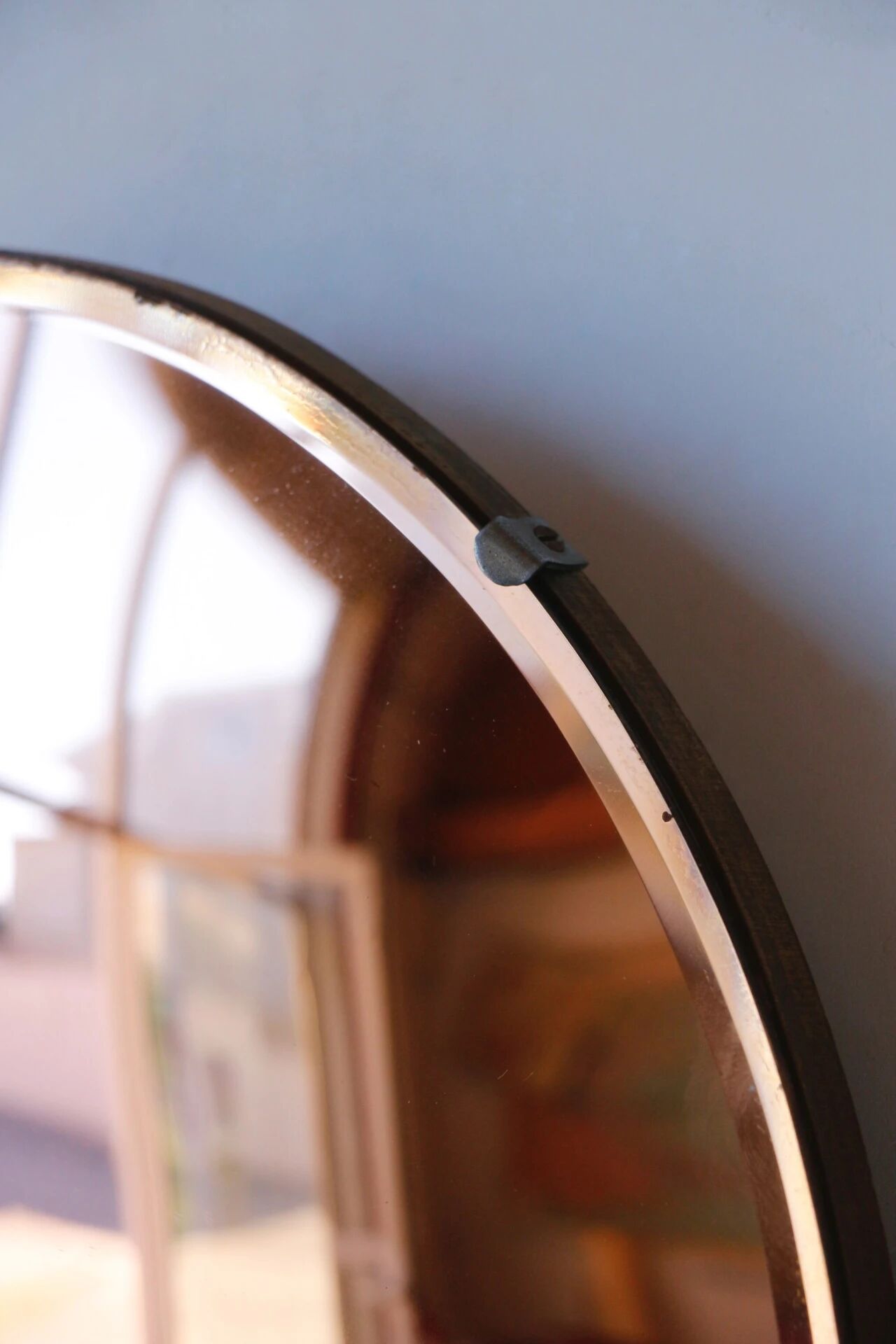 Vintage salmon witch mirror – 50/60 design – 35 cm