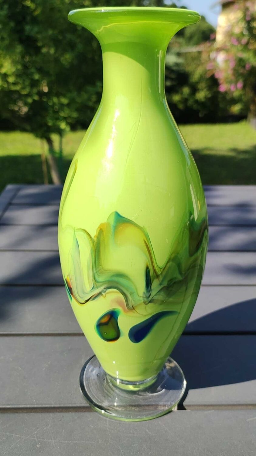 Dalian Glass & Co./Snowflakes vase in Murano style opown blown Art glass. Smoke scrolls. High 23.5 cm