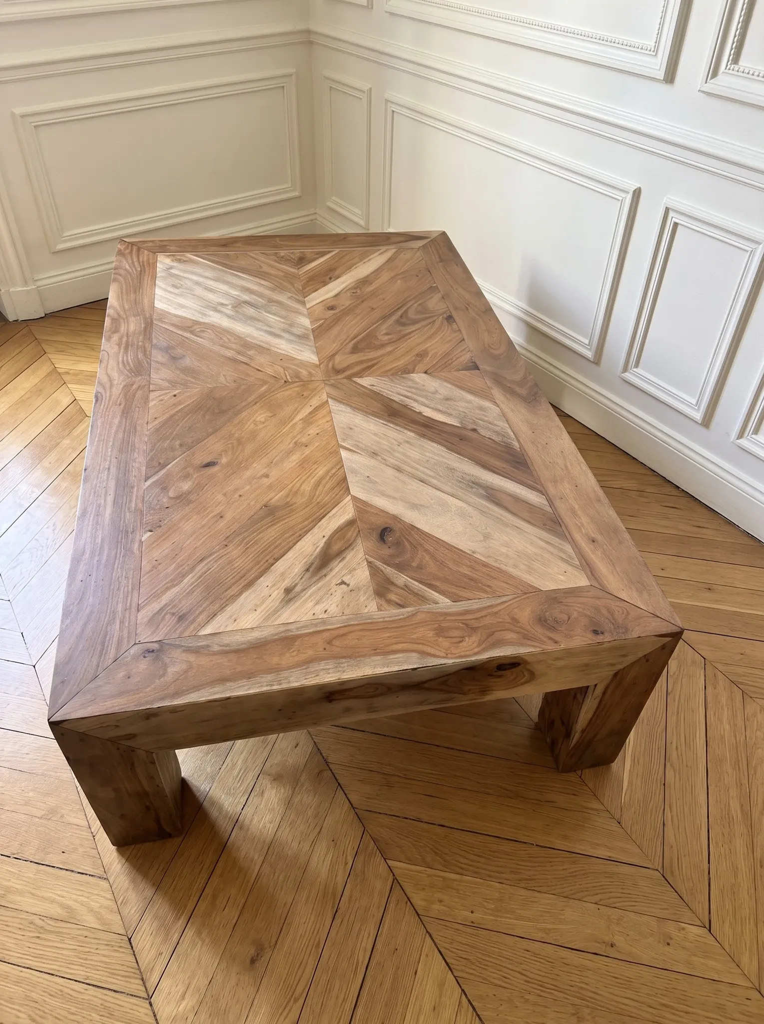 Large coffee table made of solid sheesham wood, with a diamond point marquetry top.