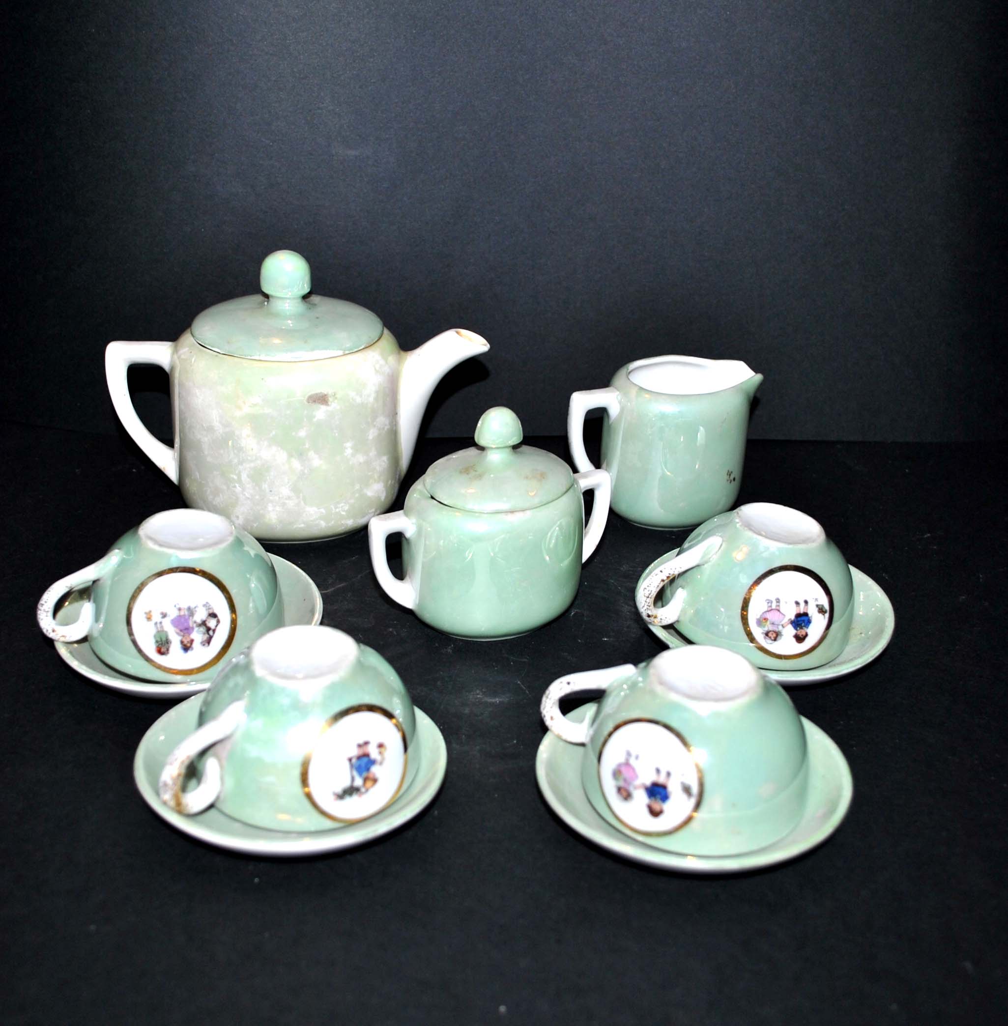 Toy Dinette Tea set in iridescent porcelain - silkscreened doll decoration 1920