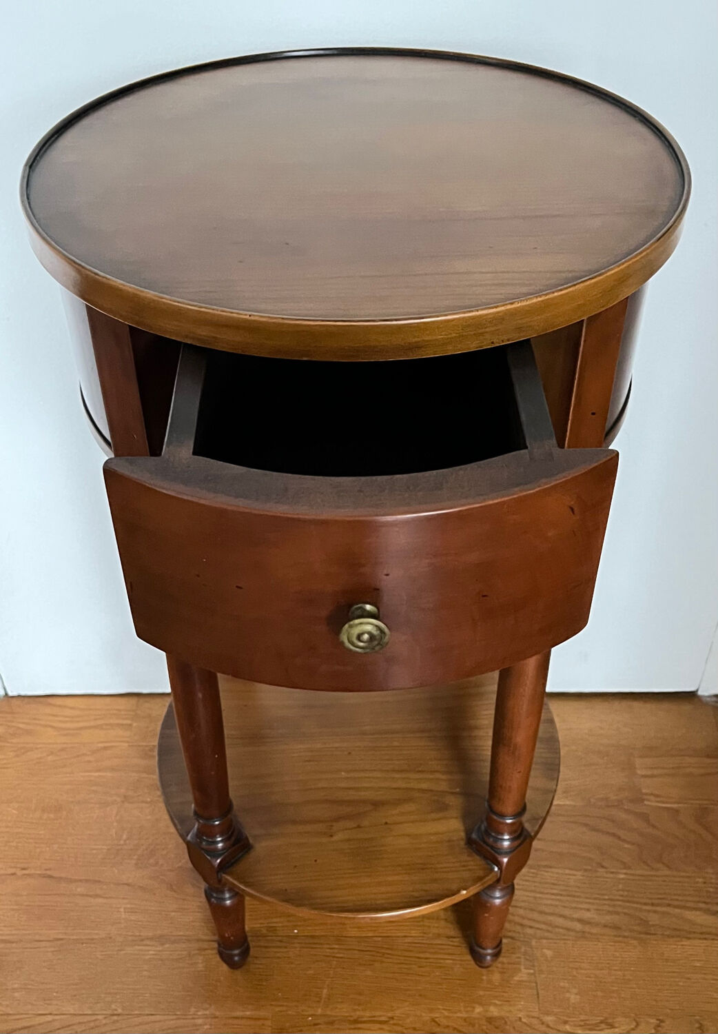 Cherry wood pedestal table