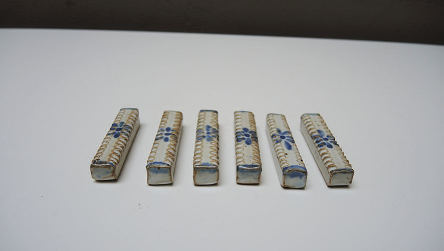 6 old blue flower terracotta knife holders