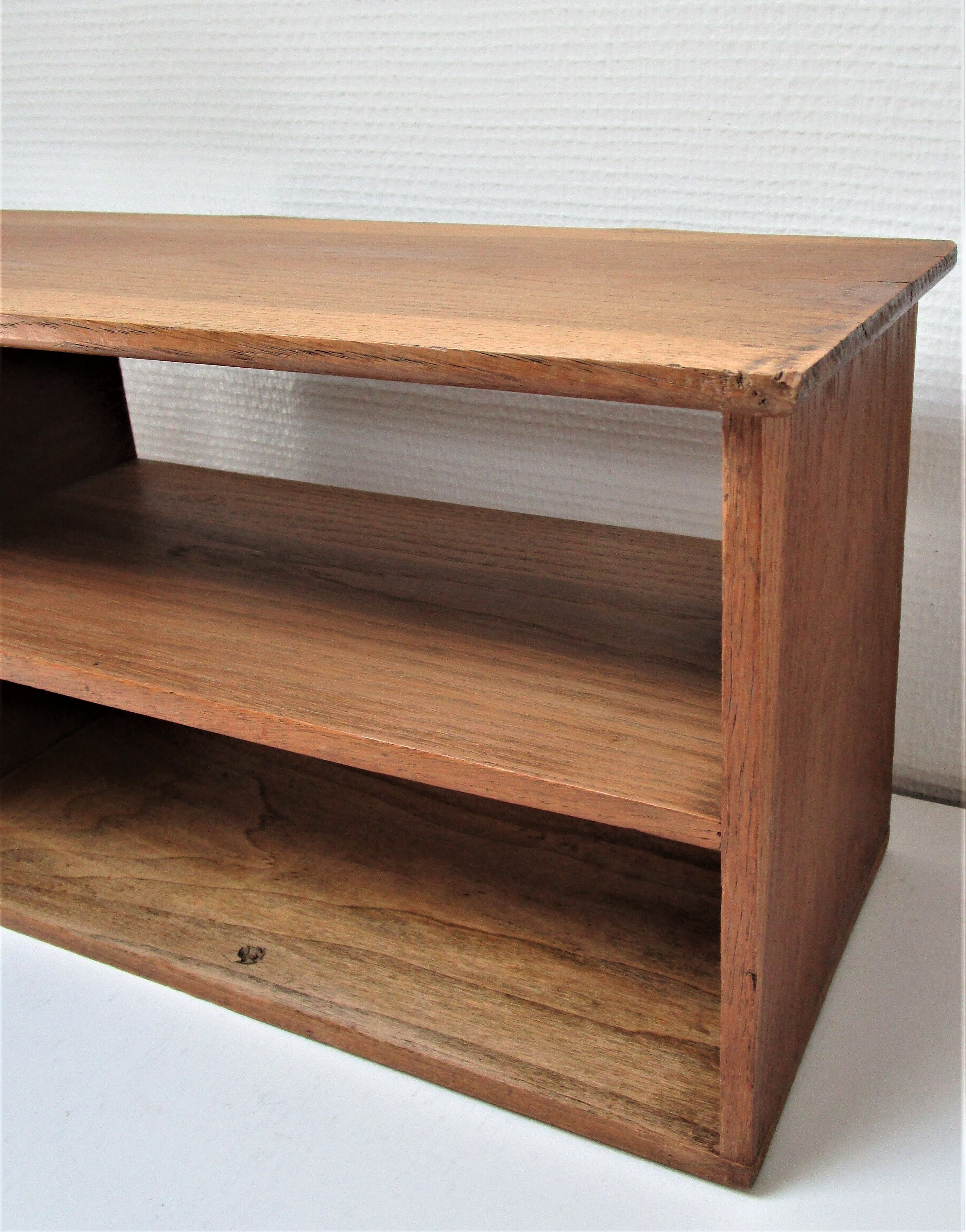 Shop display case shelf to lay in oak wood and old patinated pine