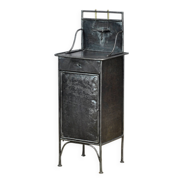 Cabinet de chevet en fer, années 1910