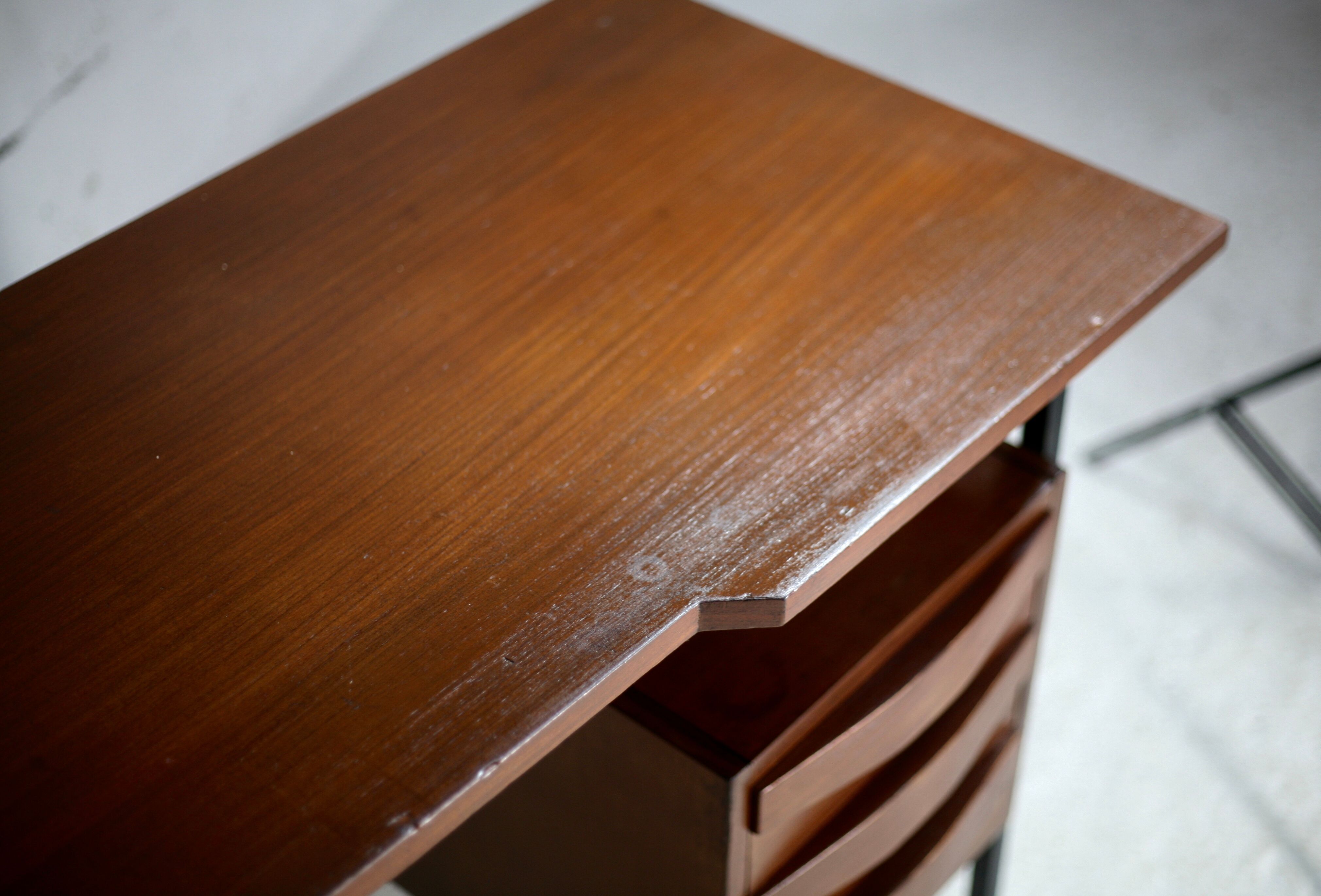Bureau en bois léger, France, circa 1950