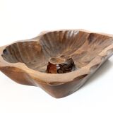 Plat brutaliste en bois gougé vintage