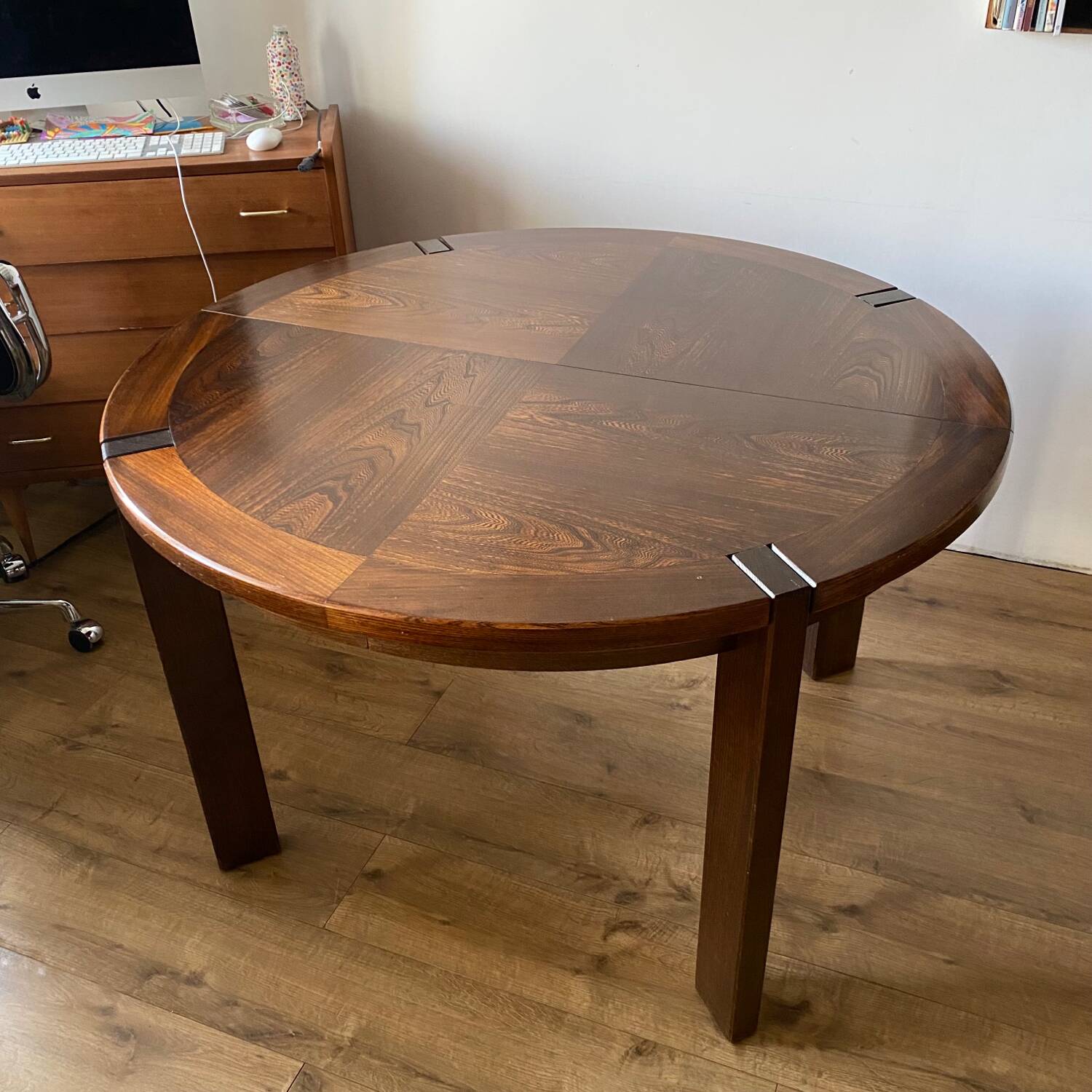 Round table in Scandinavian elm with 2 extensions