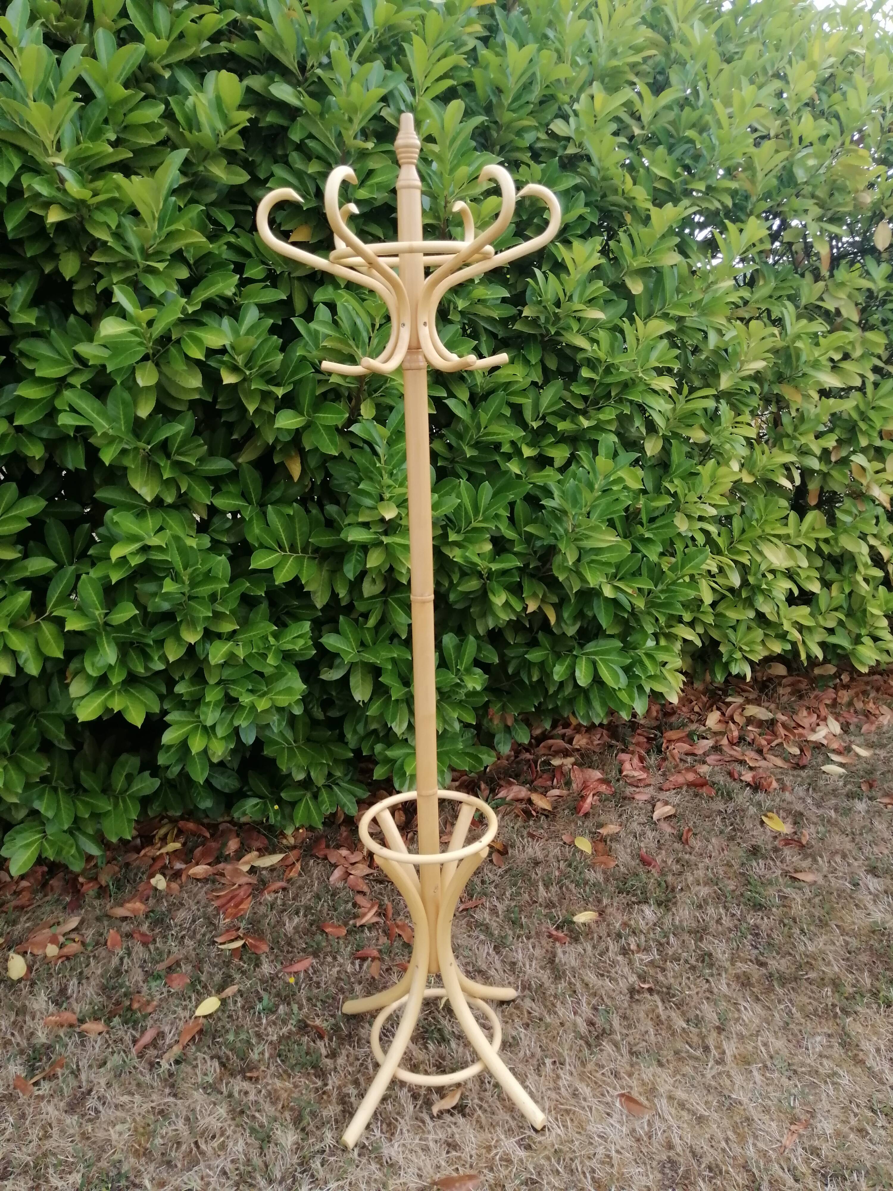 Coat rack on péroquet feet