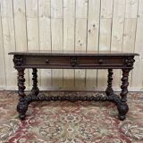 Bureau plat de style Louis XIII en chêne à deux tiroirs