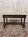Bureau plat de style Louis XIII en chêne à deux tiroirs