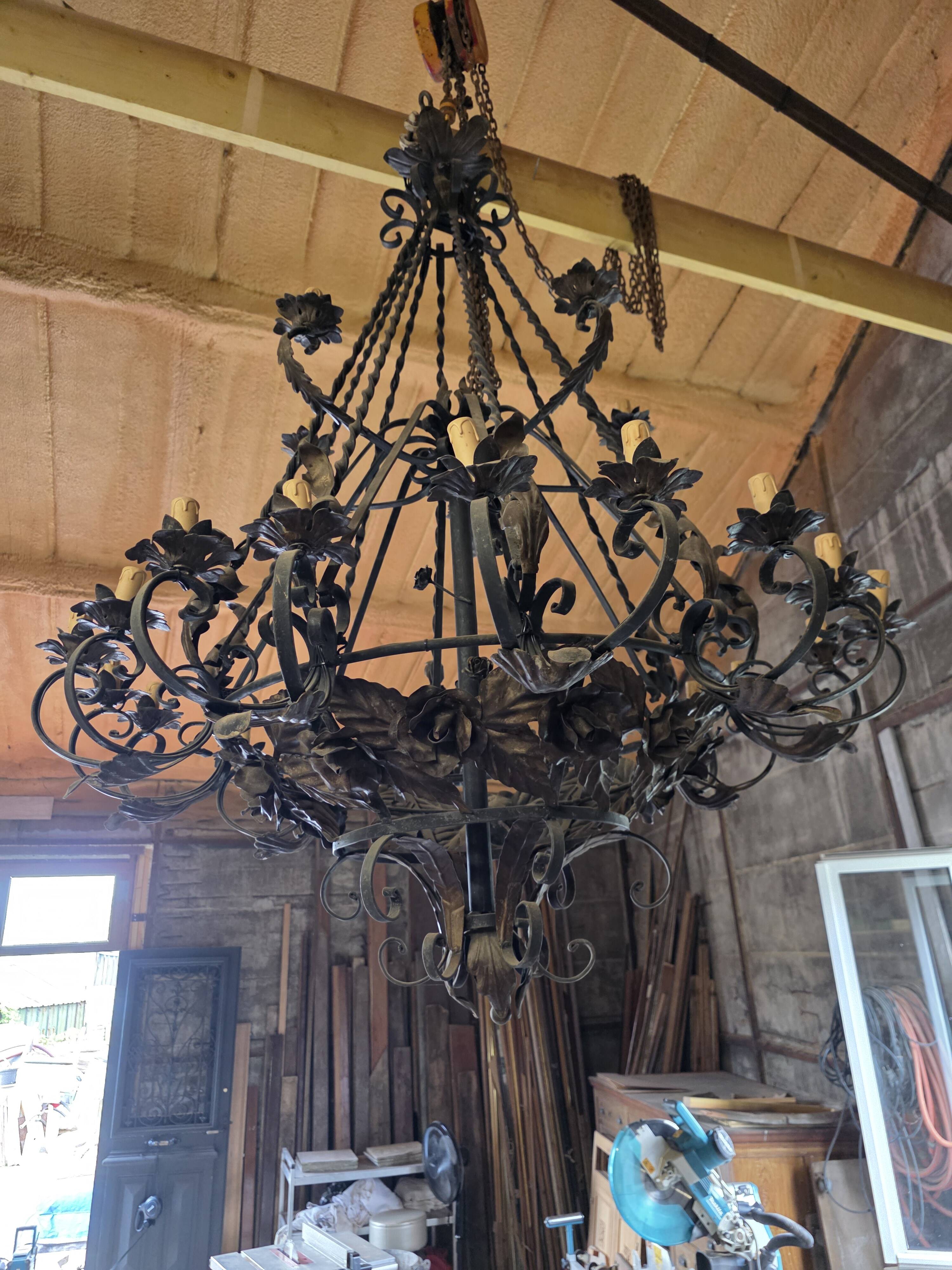 Lustre en fer forgé ( grand modèle) 170 × 120 cm