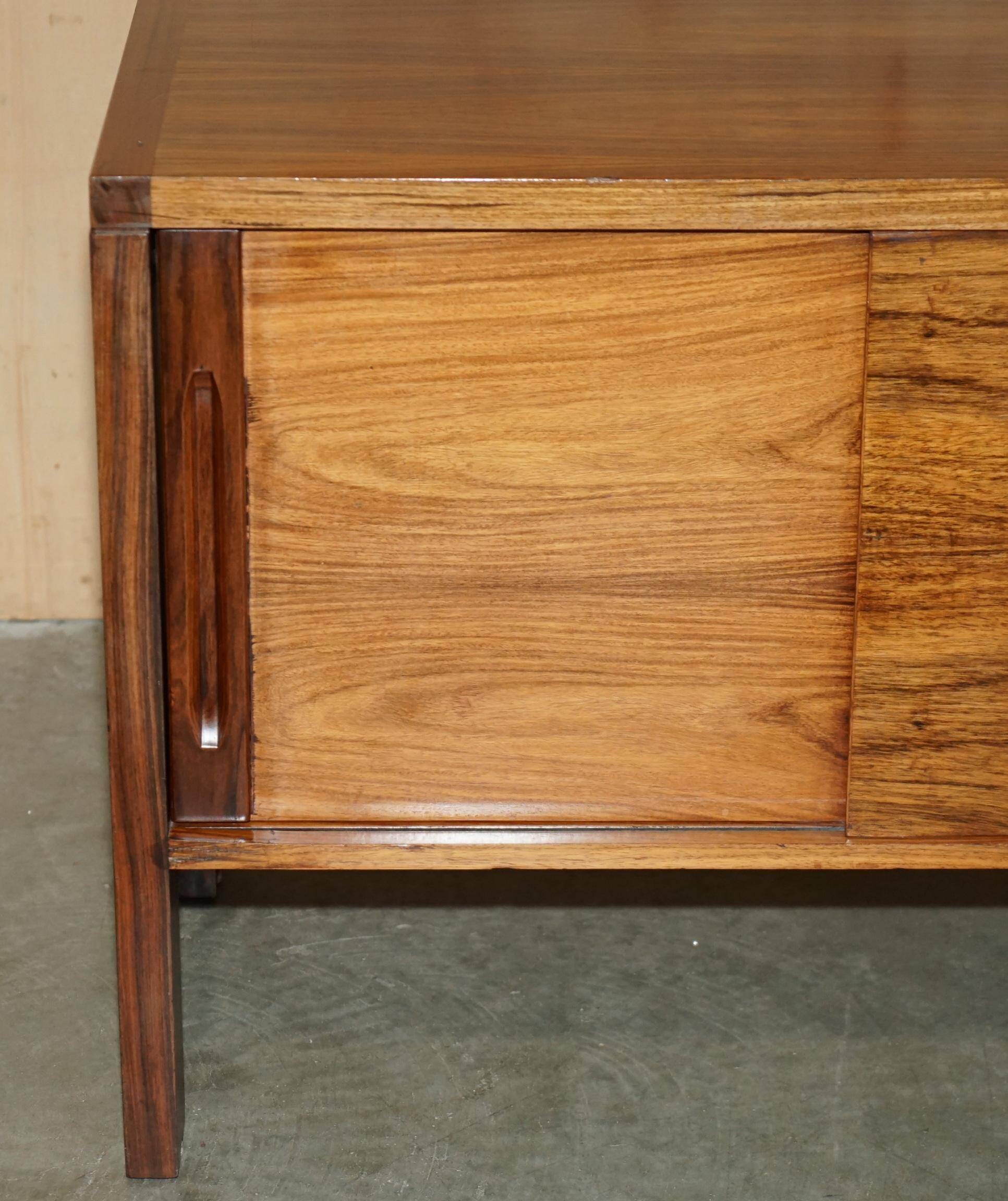 Paire de buffets en Bois Brésilien, Style Milieu du Siècle