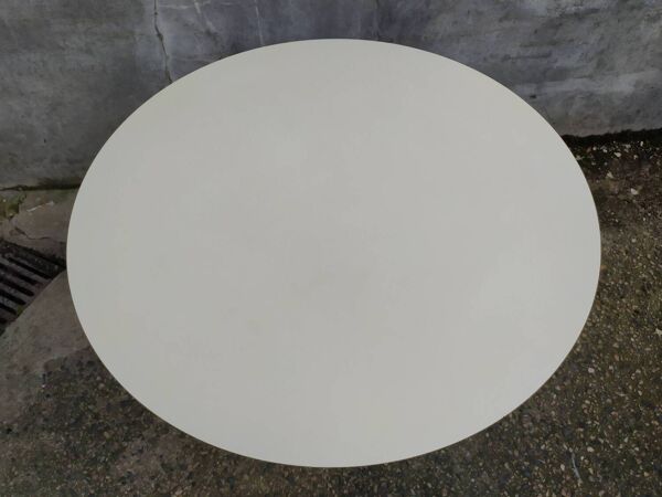 Table vintage pied tulipe