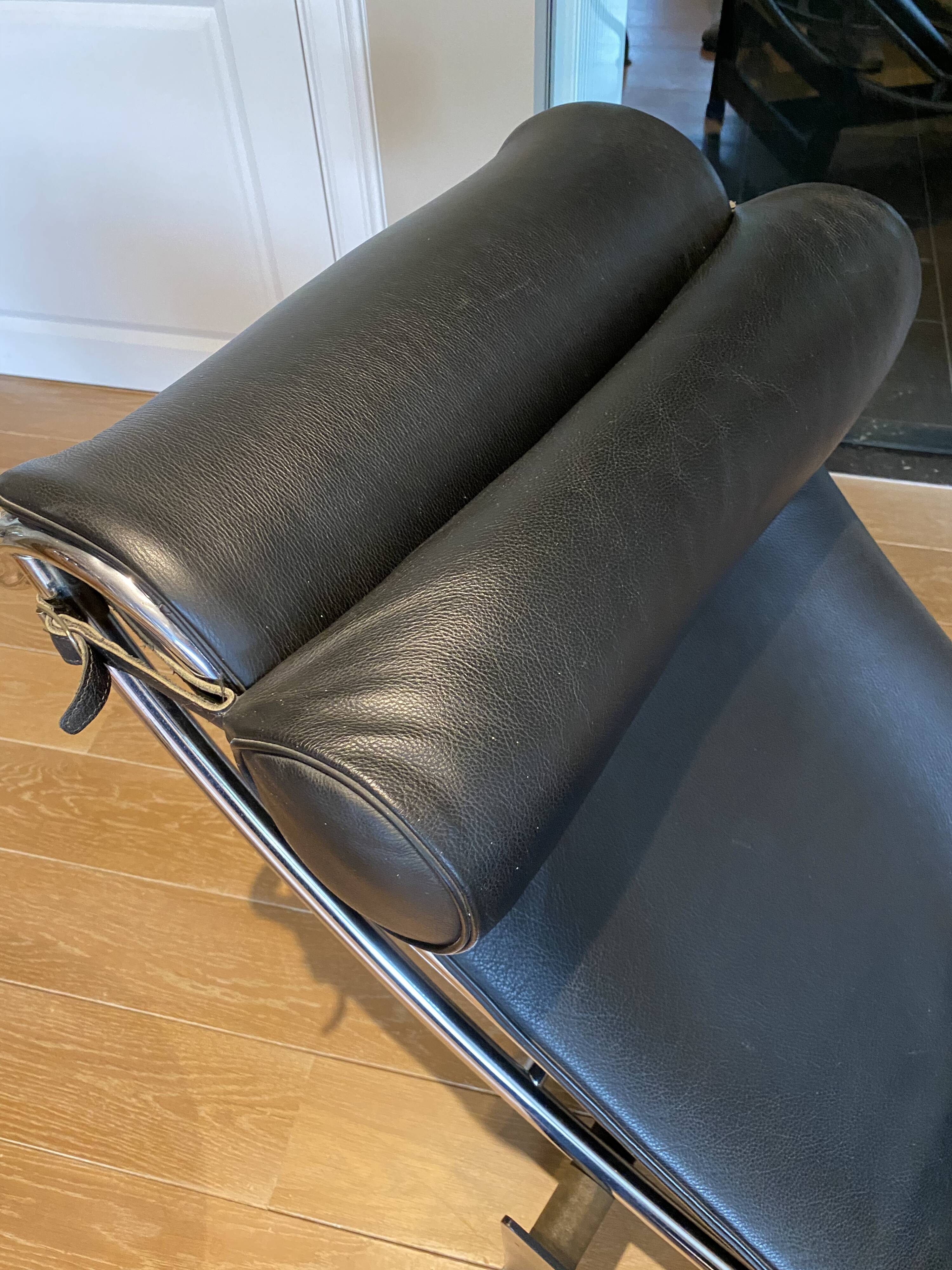 Le Corbusier LC4 CASSINA lounge chair