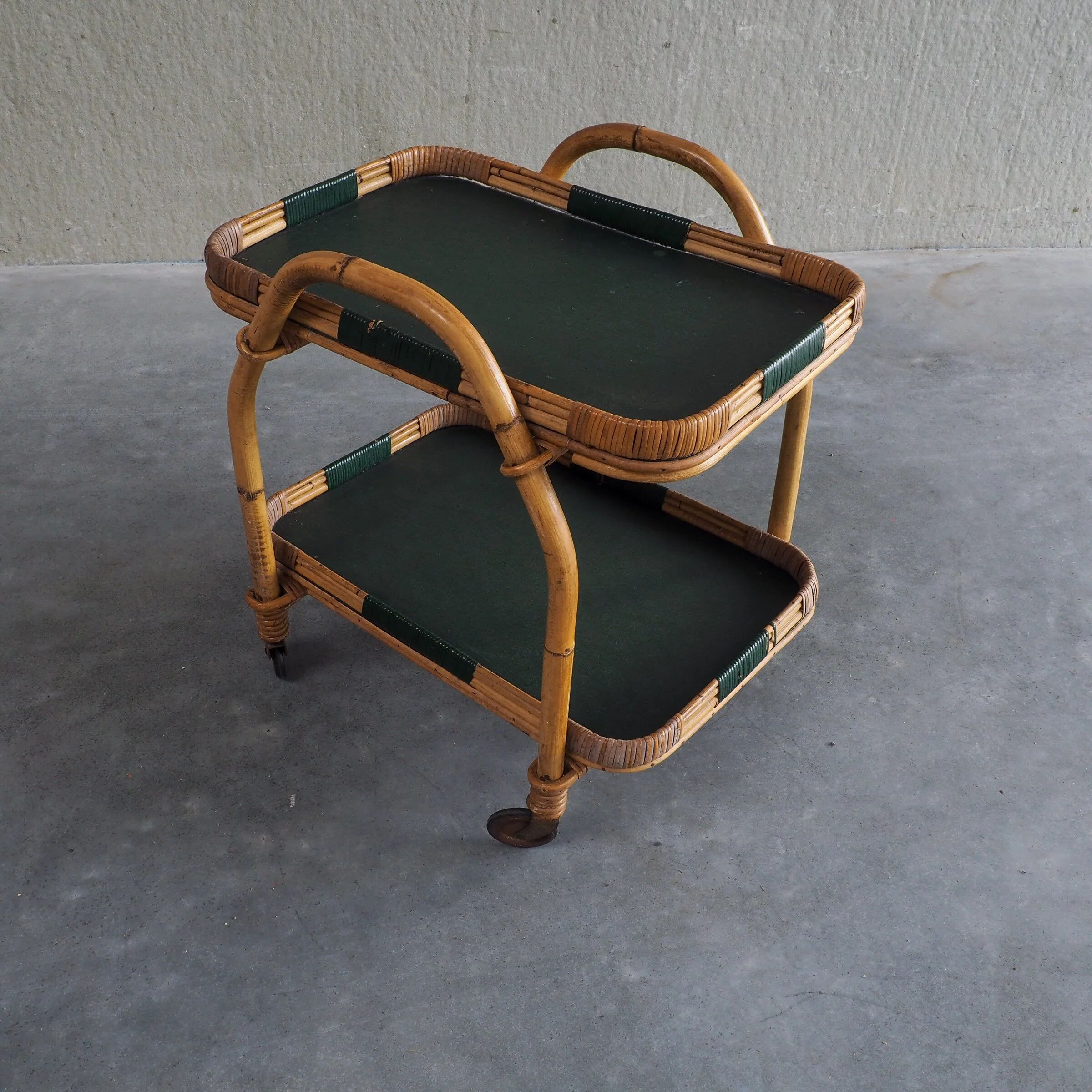 Chariot de service en bambou vintage