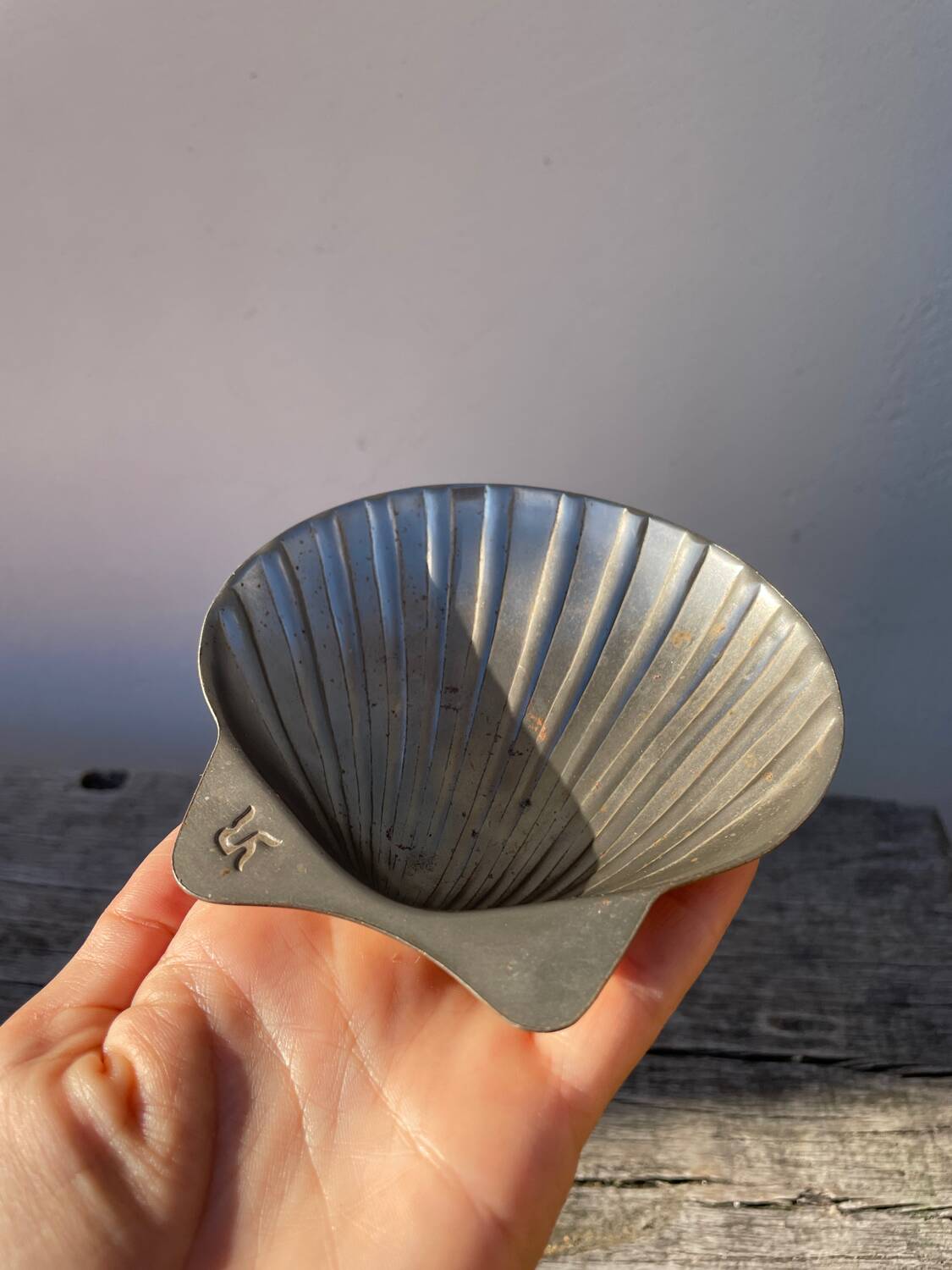 Silver-plated metal shell bowl