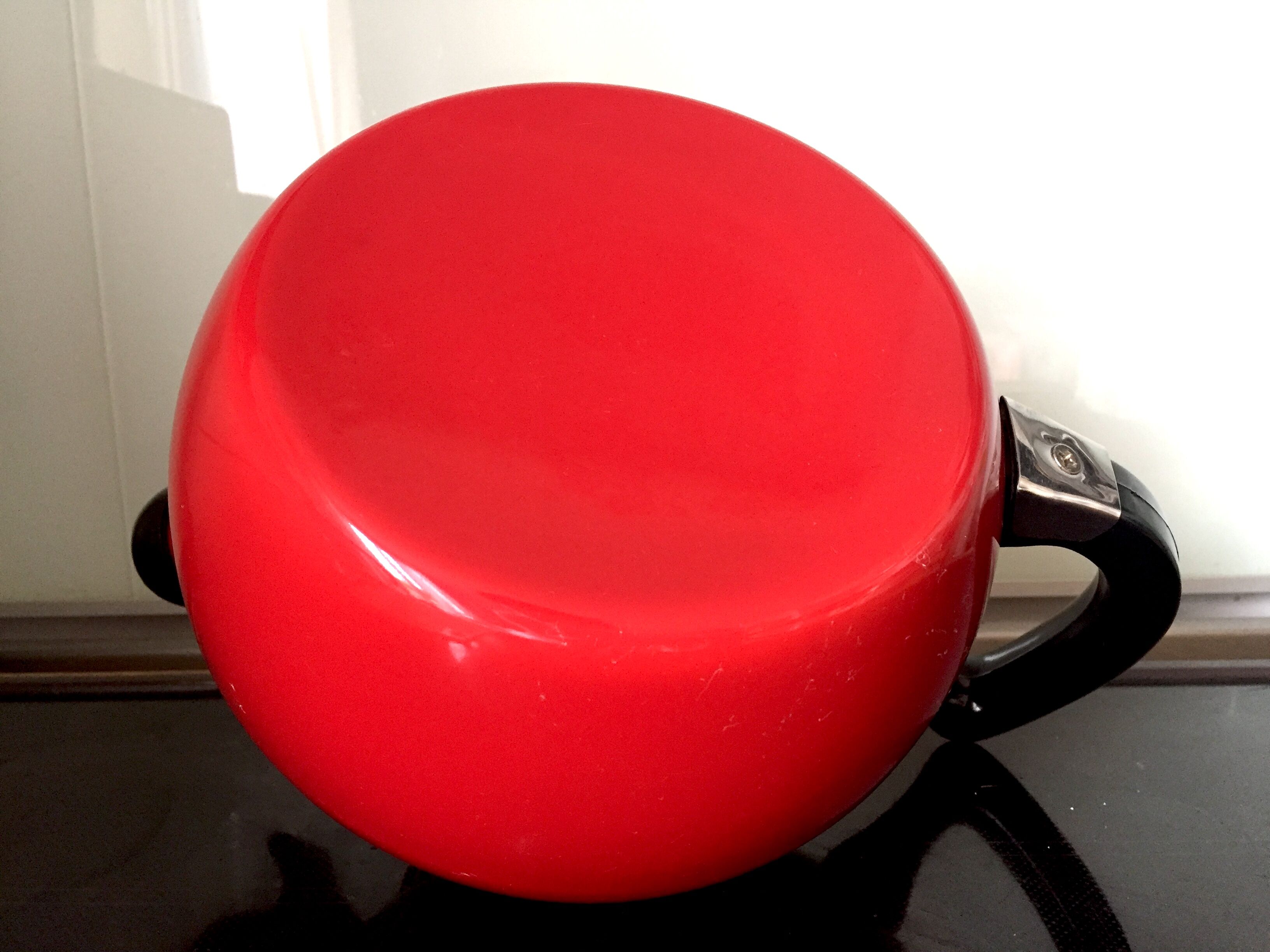 Kettle metal red years 1970