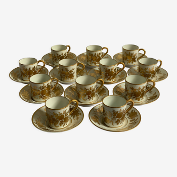 Coffee cup service in porcelain