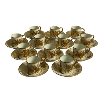 Coffee cup service in porcelain