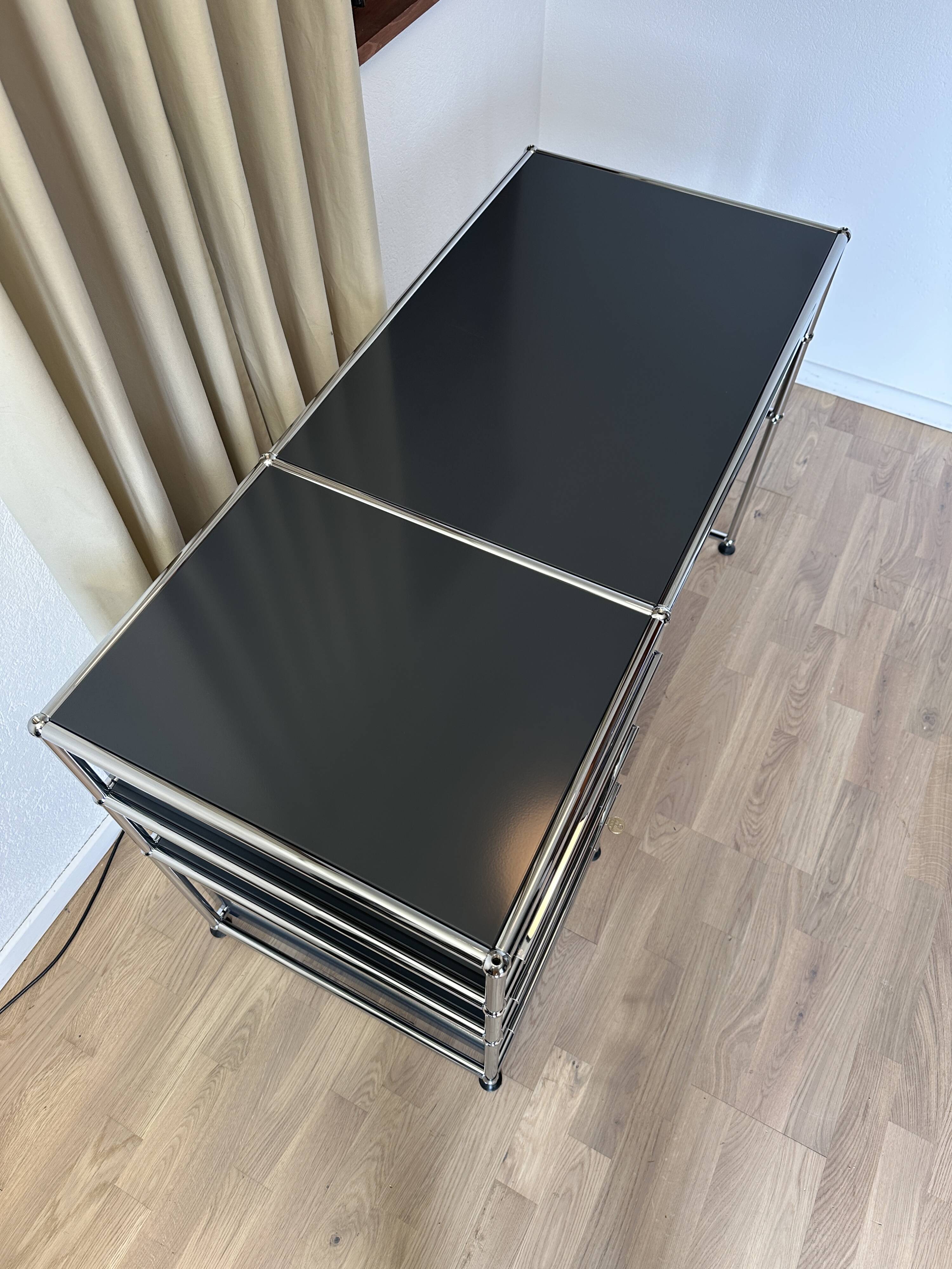 USM Haller desk in Anthracite Grey