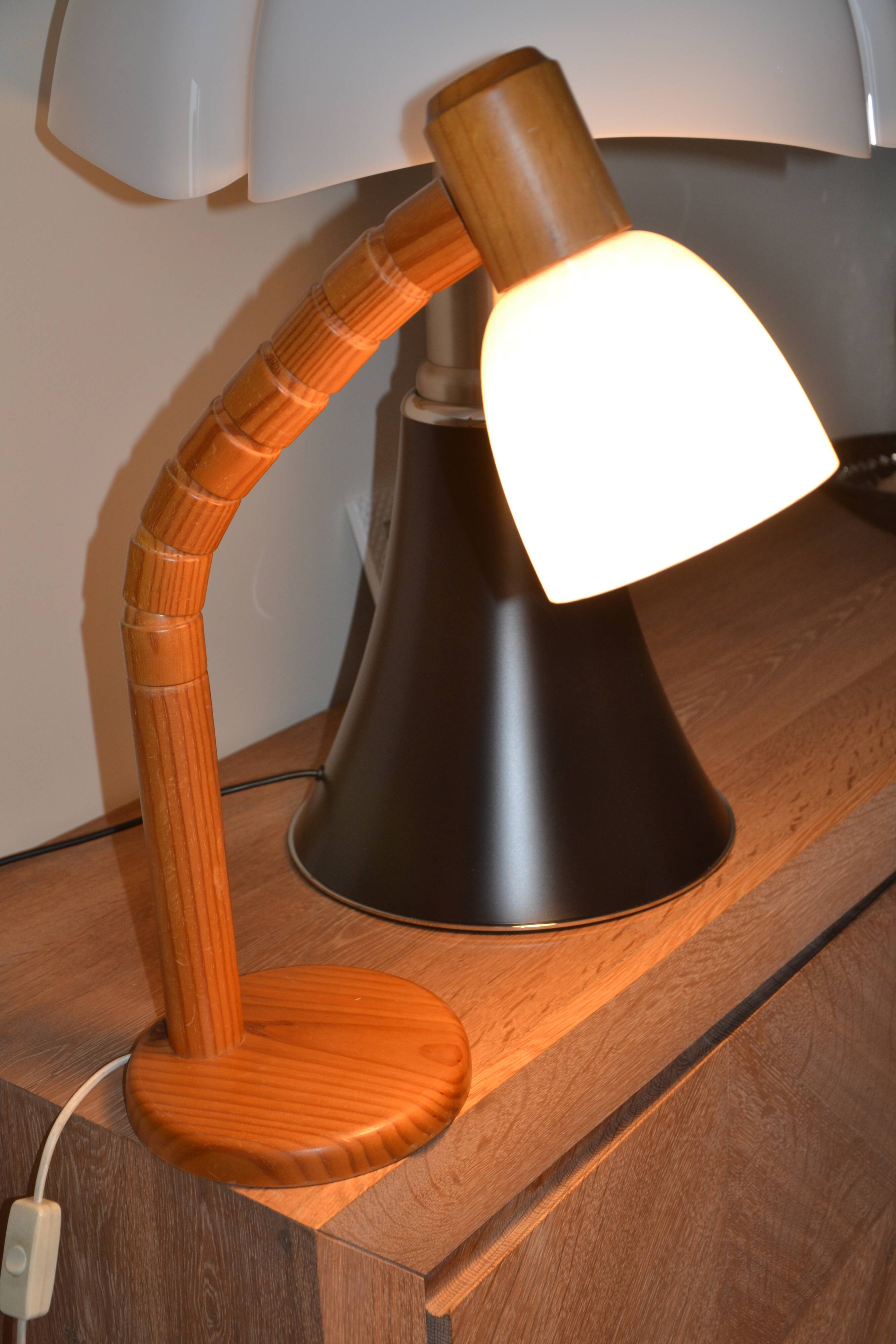 Vintage pine articulated lamp