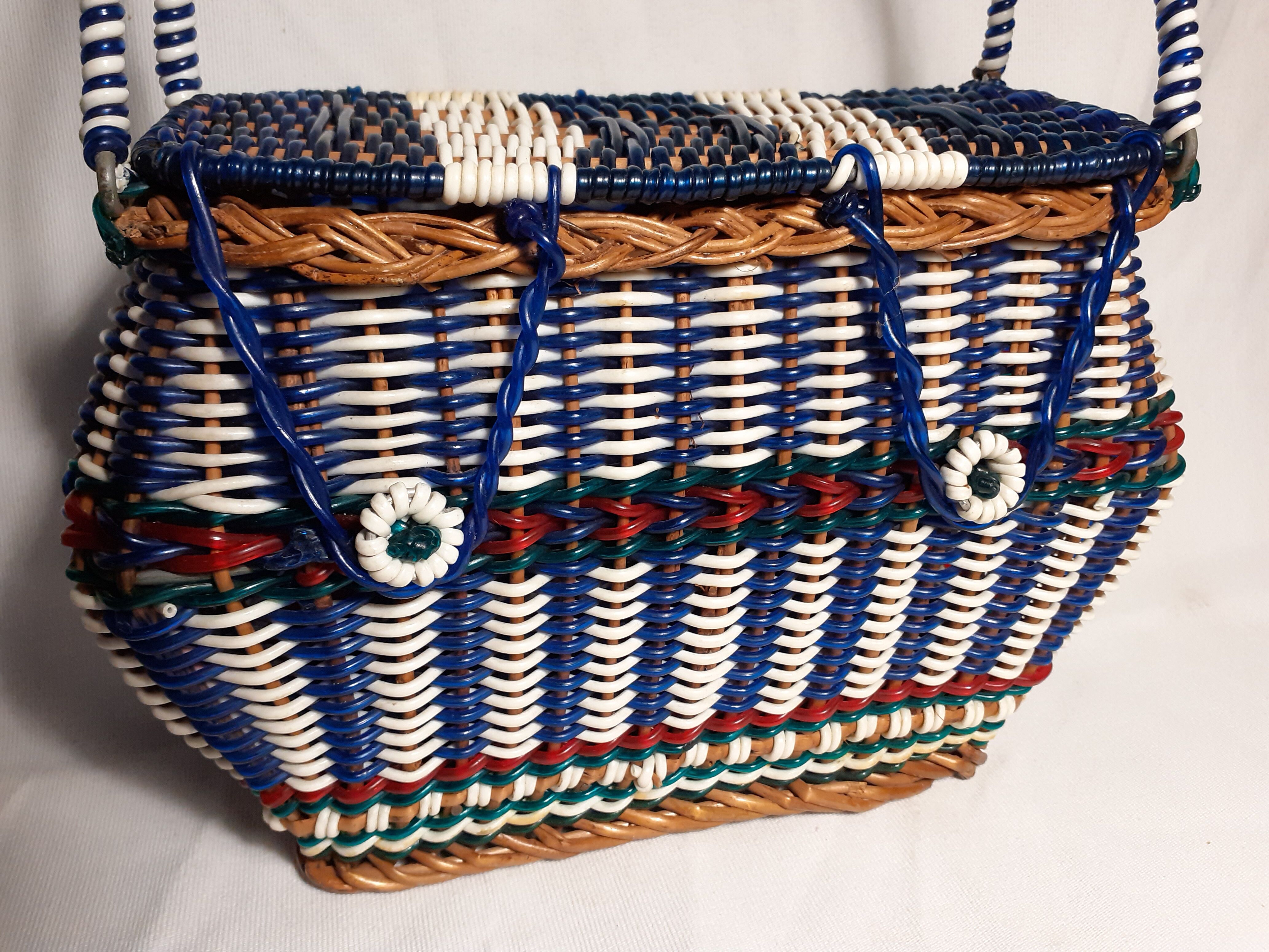 Basket in scoubidou 1960