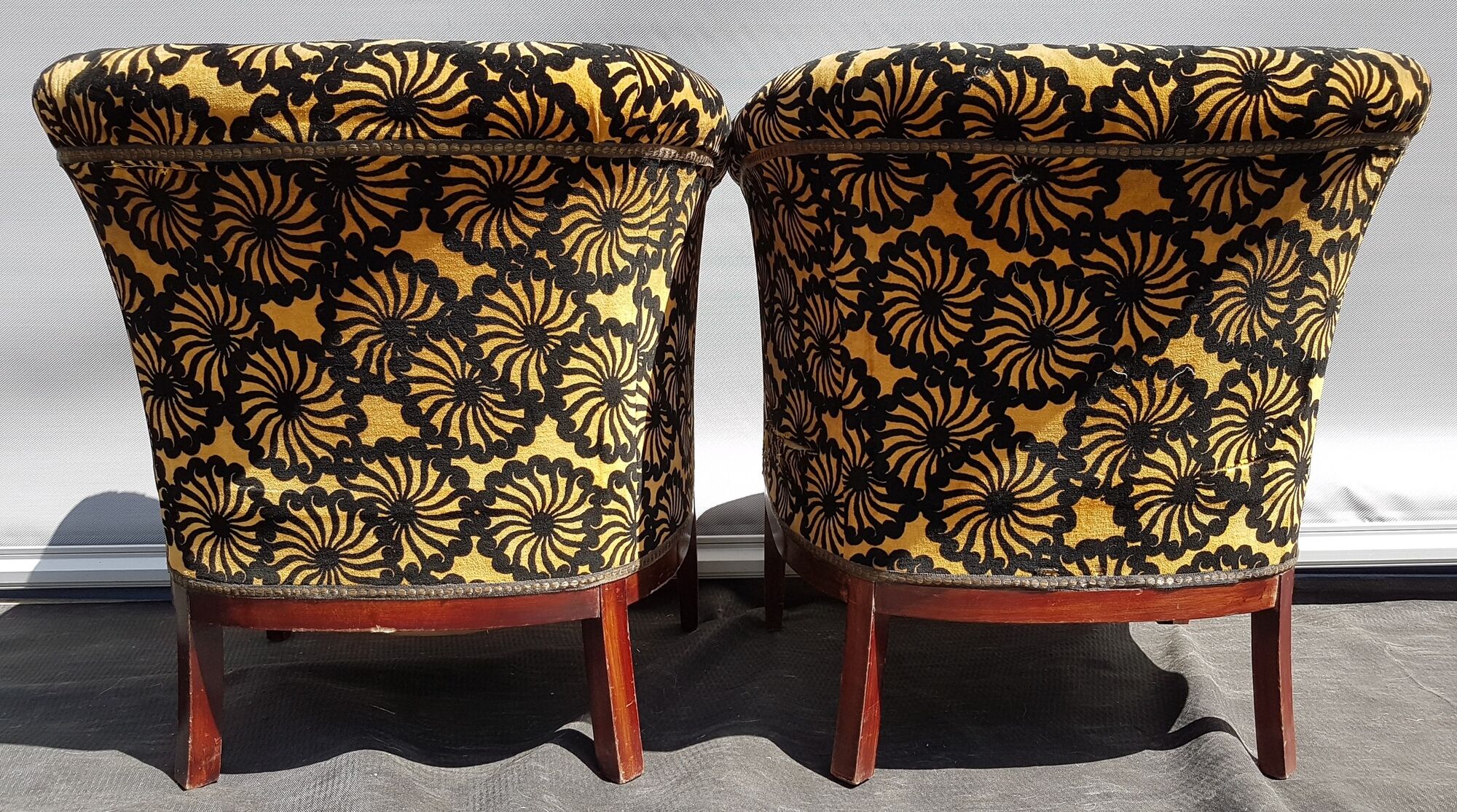 Fauteuil tonneau art déco  velours marguerite esprit boudoir dandy