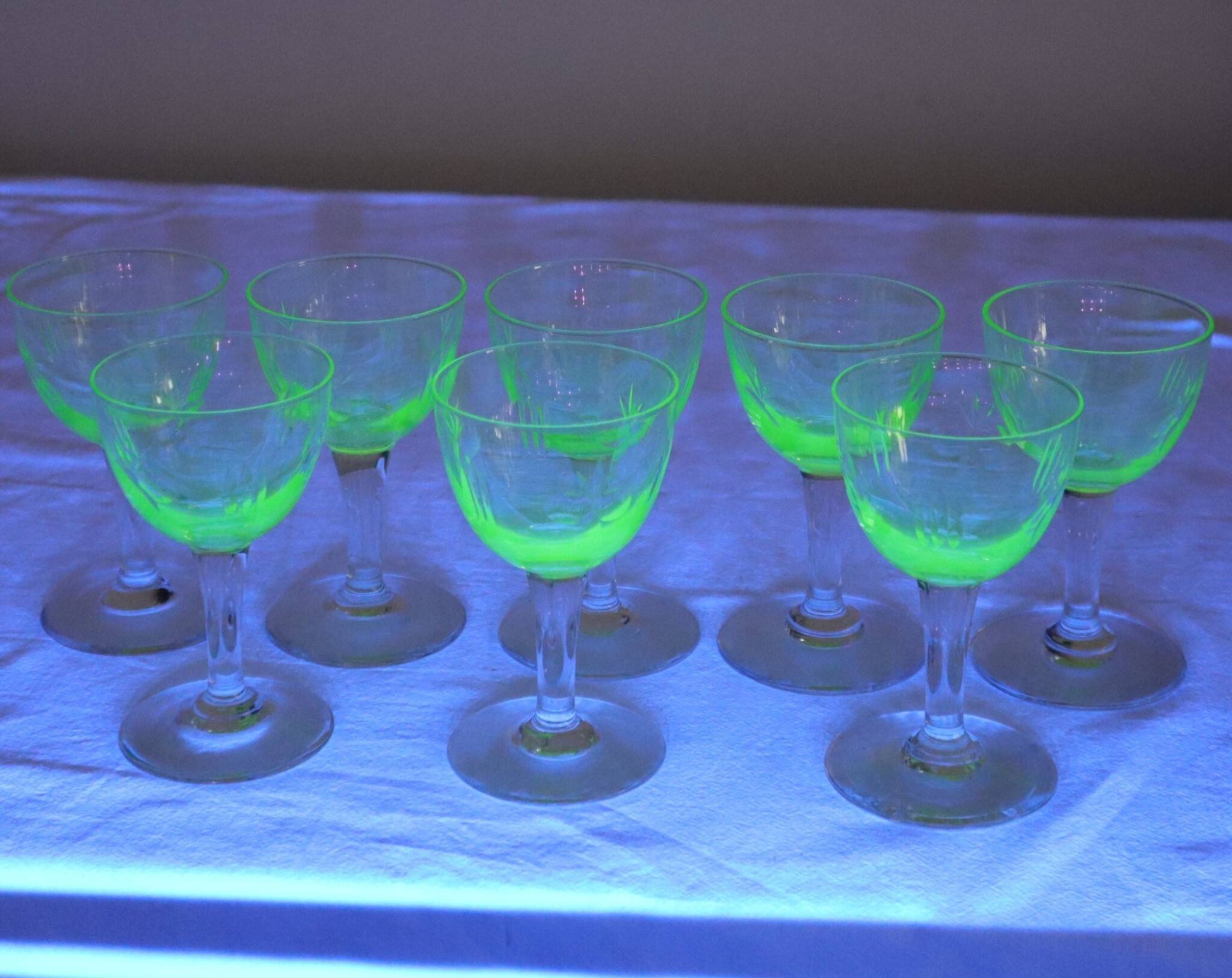 Set of 8 Val Saint Lambert Uranium Glass Aperitif Glasses