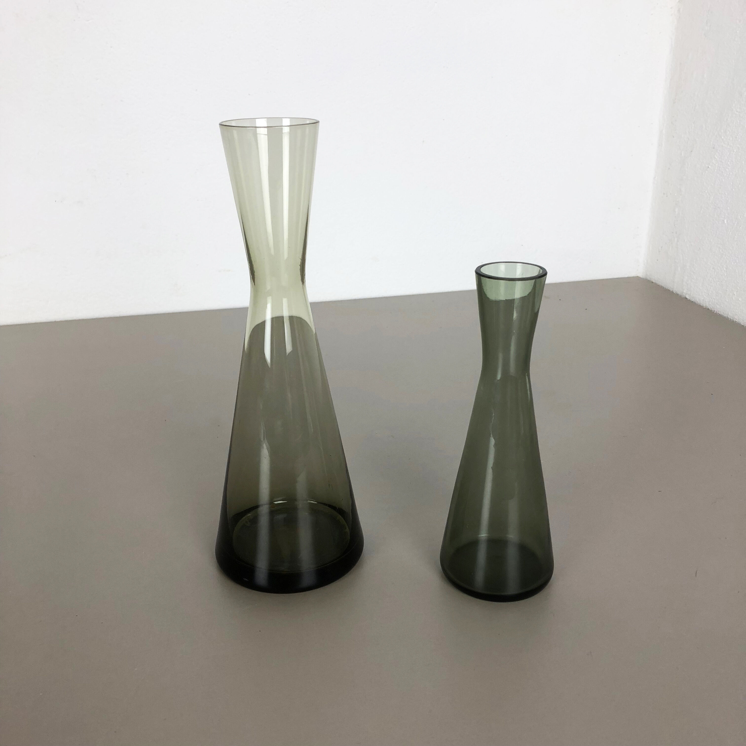 Ensemble de 2 vases à turmaline des années 1960 par Wilhelm Wagenfeld pour le WMF, Allemagne