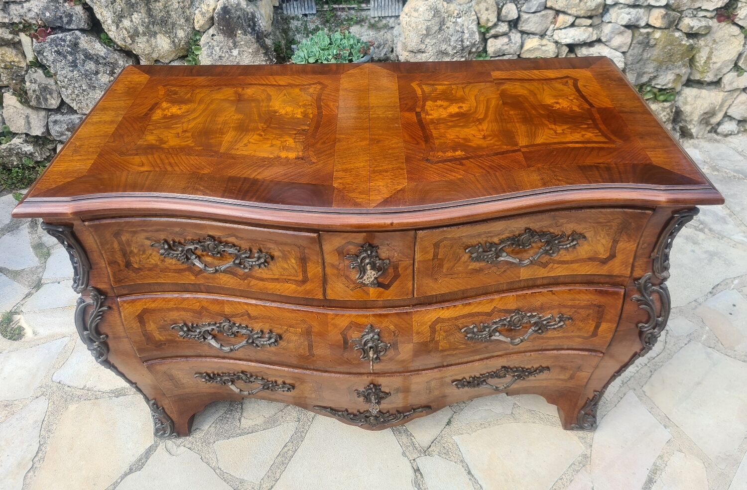 Marquetry tomb chest of drawers