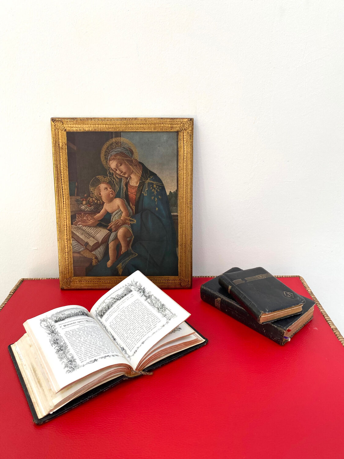 Religious icon on gilded wood: The Madonna of the Book