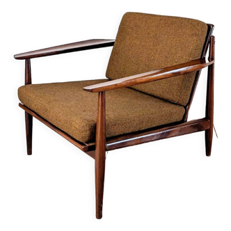 Scandinavian armchair Arne Vodder F135