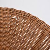 Ensemble de chaises en rotin italien du milieu du siècle avec table d'appoint et porte-revues