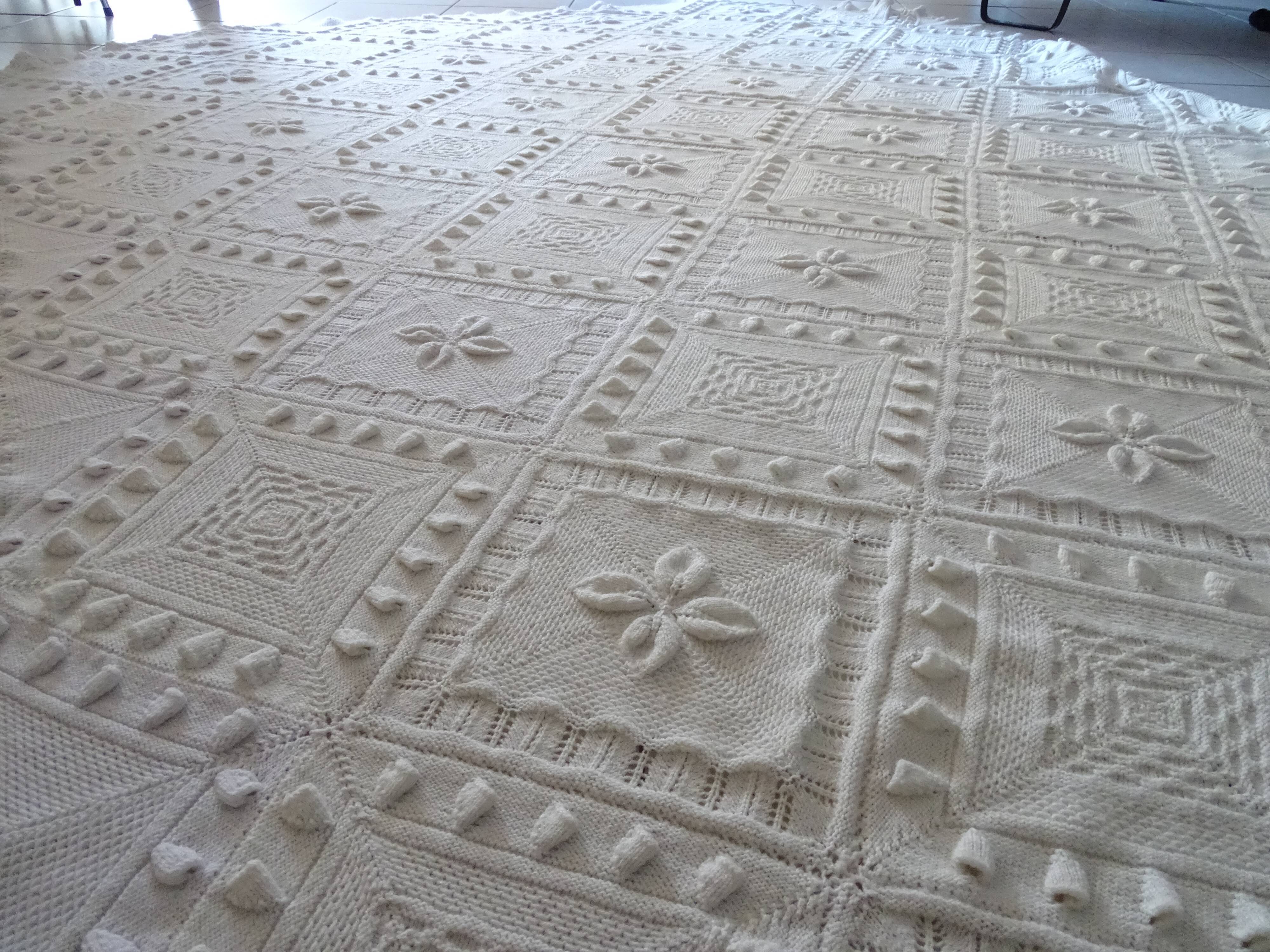 Old crochet bed cover 255 cm x 215 cm