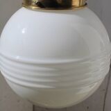 White and brass opaline globe suspension