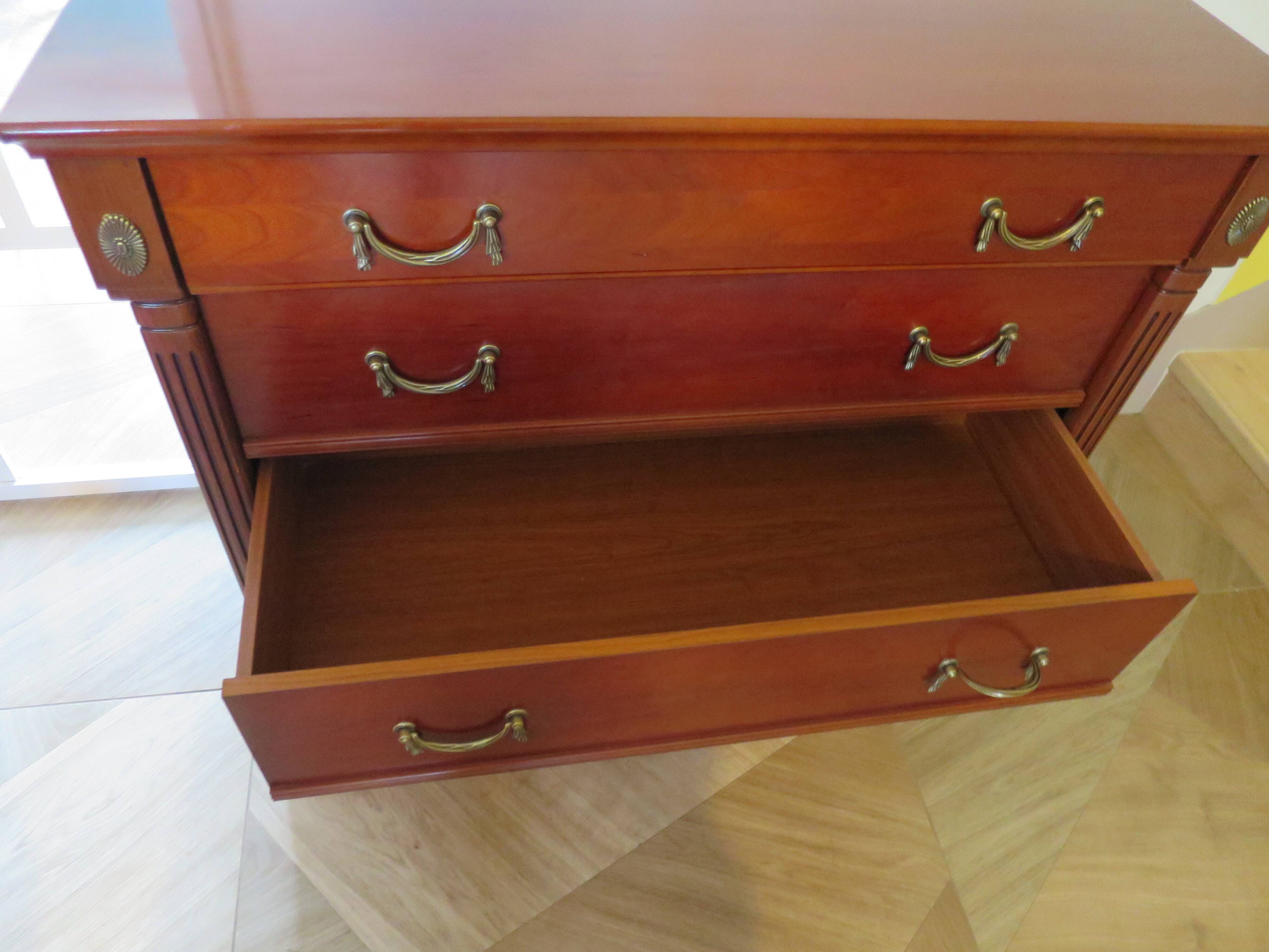 Commode 4 tiroirs – Teinte merisier – Imitation Style Empire – Années 80