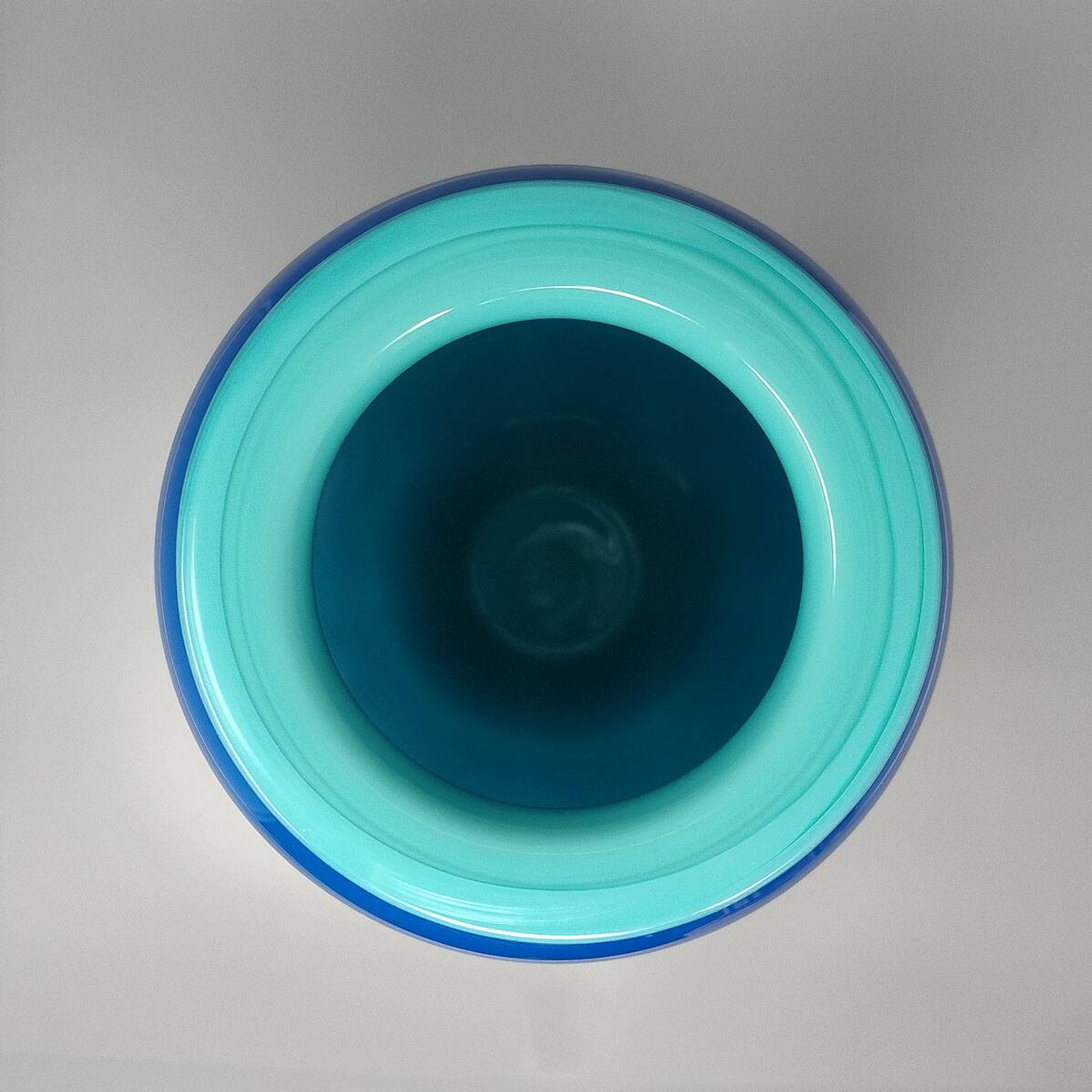 1960s luxury handcrafted blue vase in Murano glass by Ca Dei Vetrai. Made in Italy