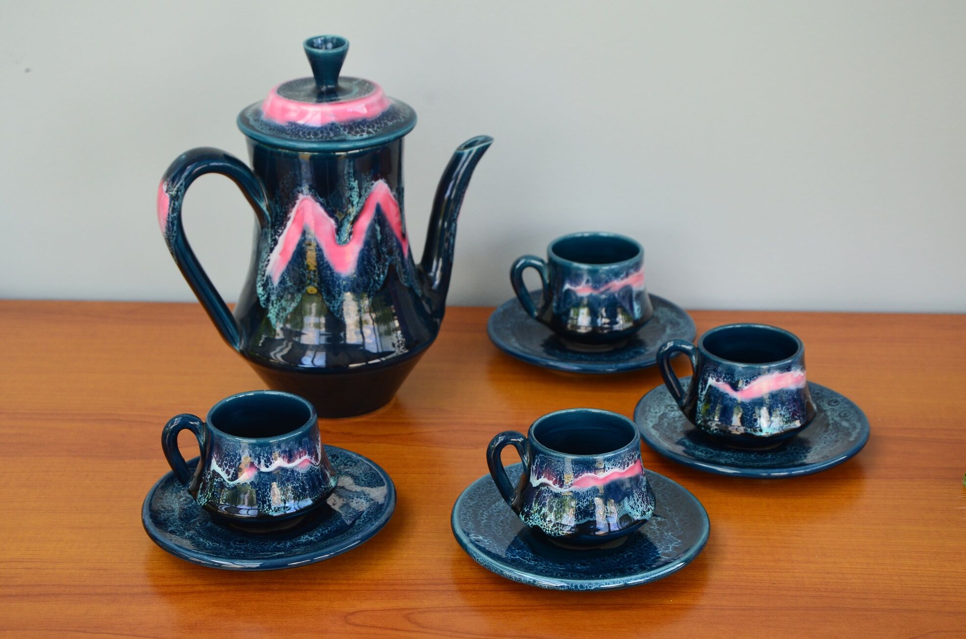Vallauris blue and pink coffee service