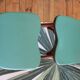 Chaises coeur Baumann en vinyle vert et bois