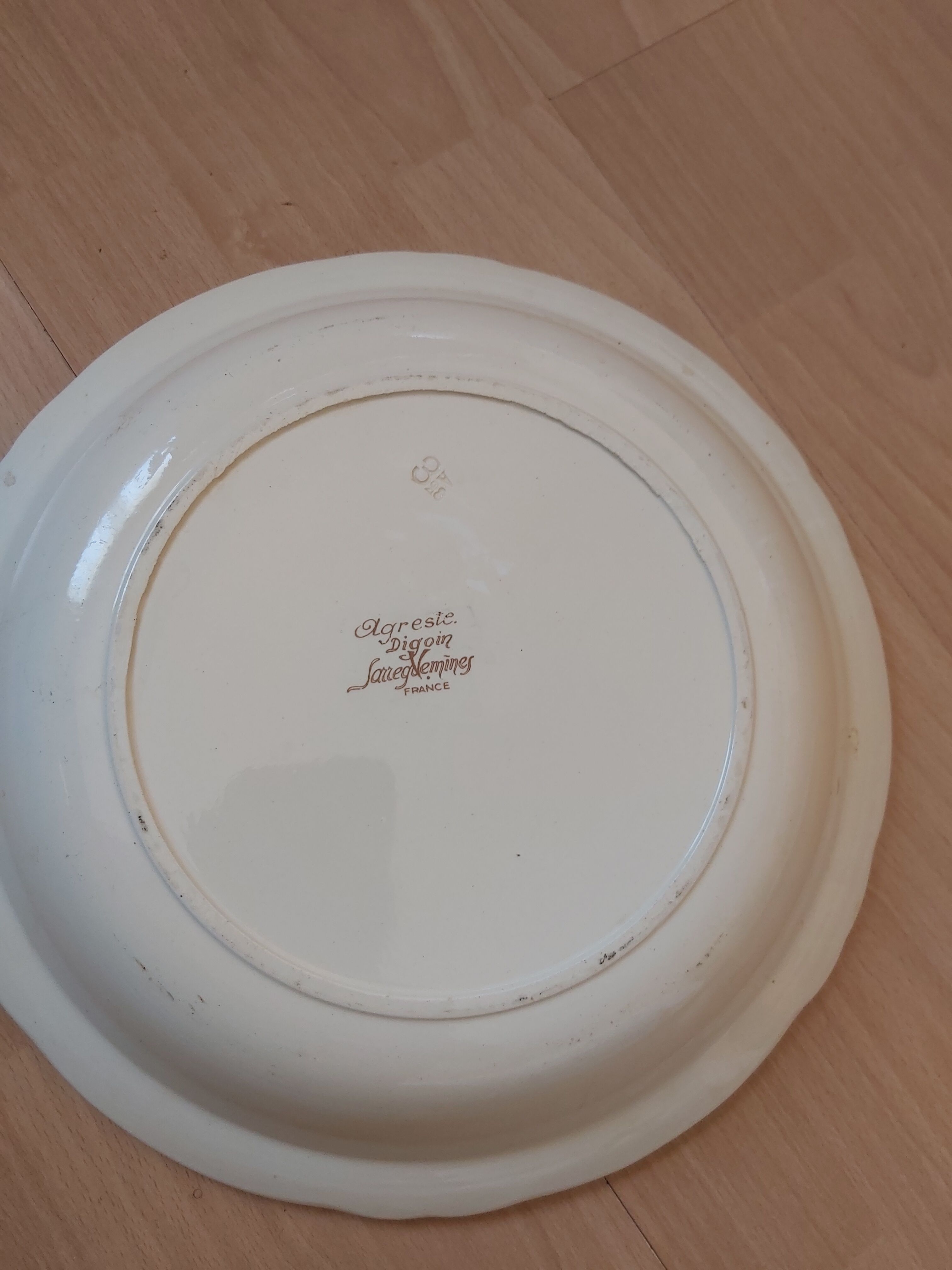 Hollow plate agreste