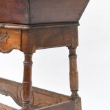 Provençal walnut petri dish