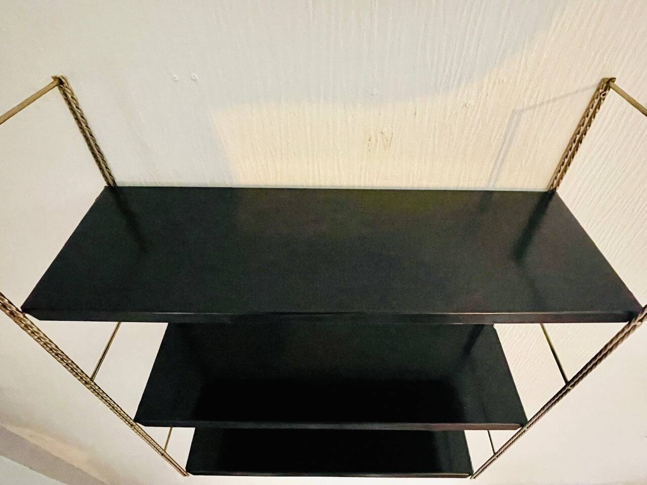 Adjustable vintage wall shelf in black metal and brass