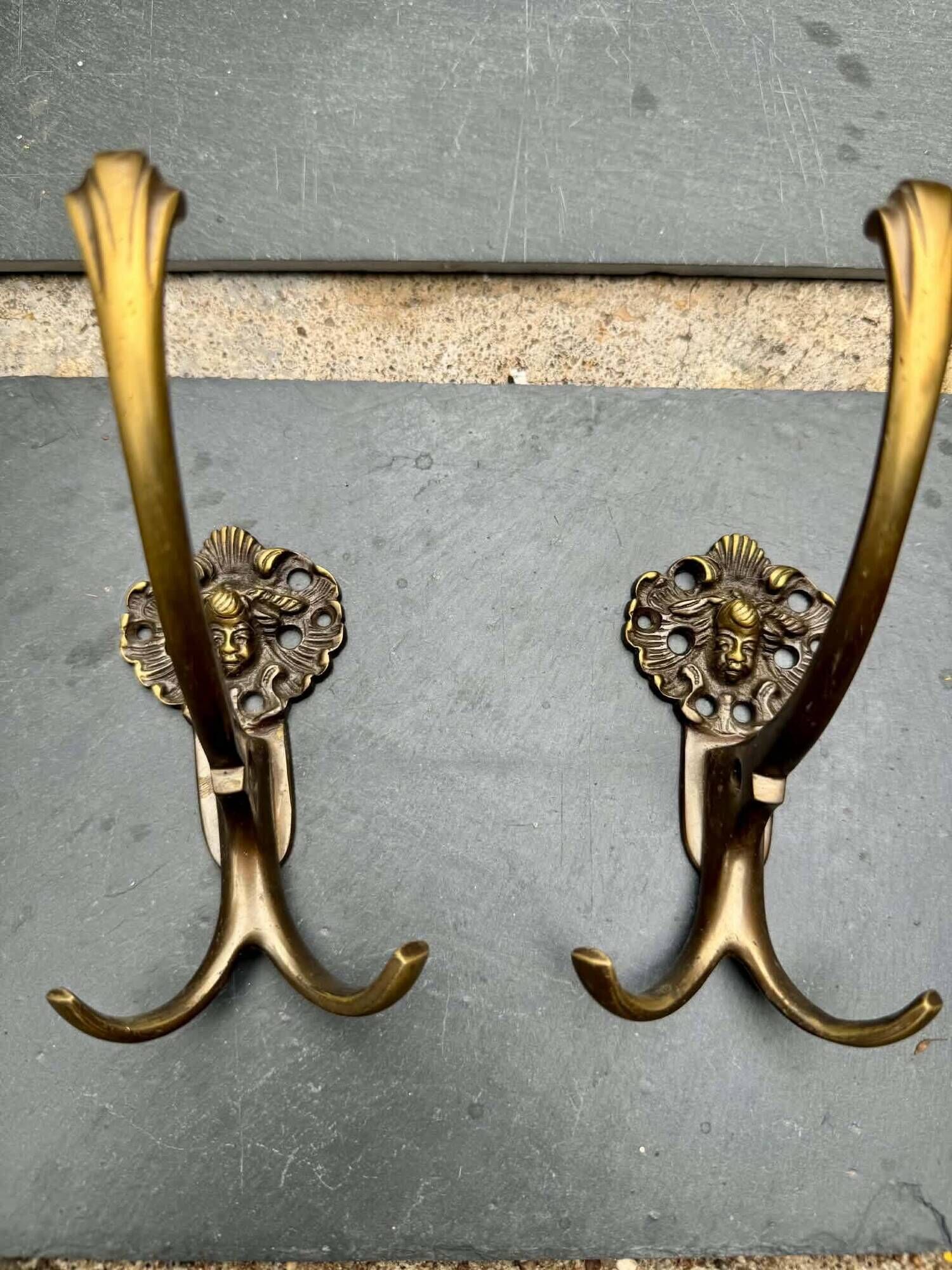 2 patères en bronze Art Nouveau