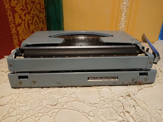 Machine à ecrire brother portable 50's japon  avec couvercle boite originale coloris gris