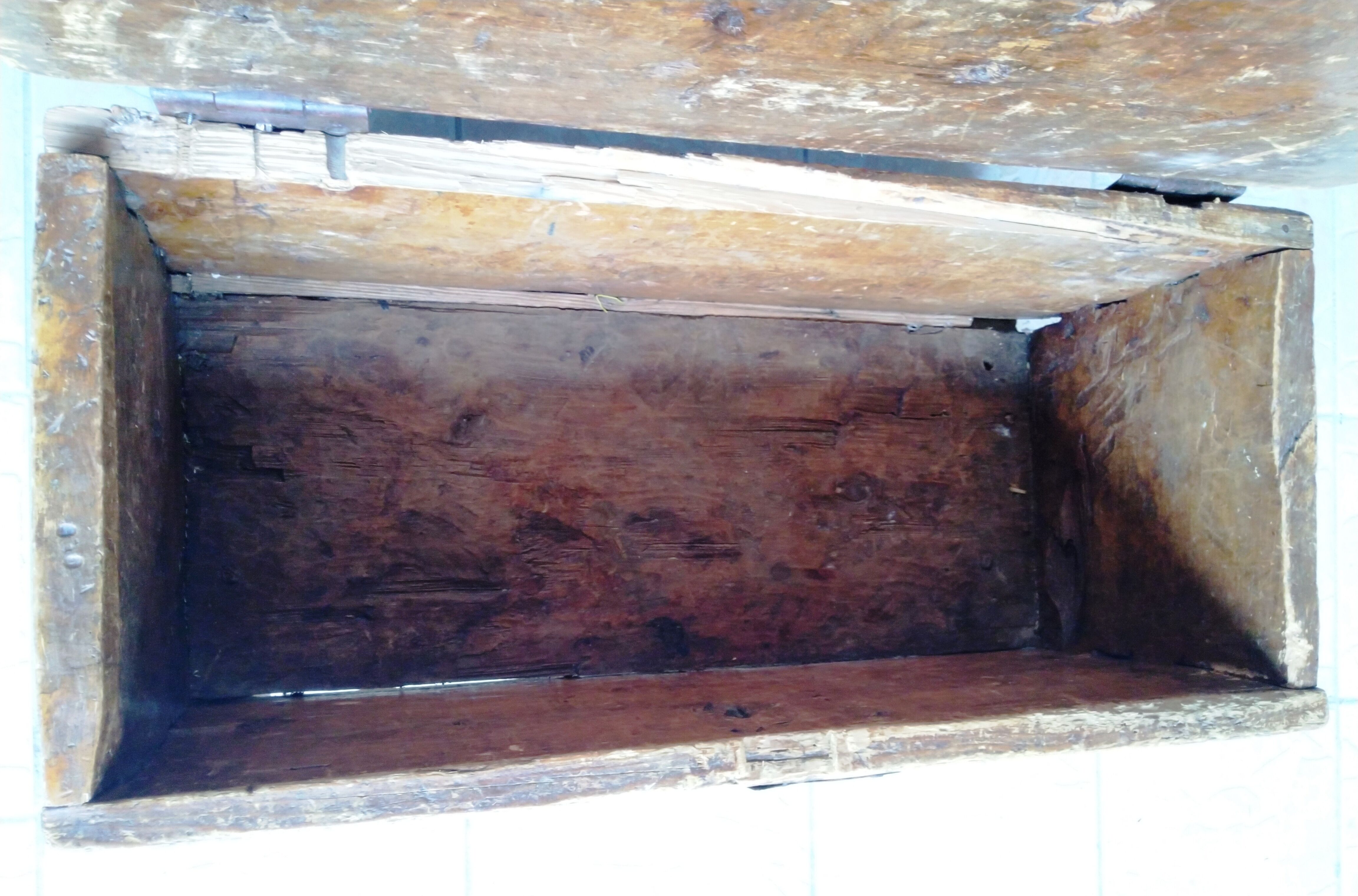 Queyras box in larch EIGHTEENTH