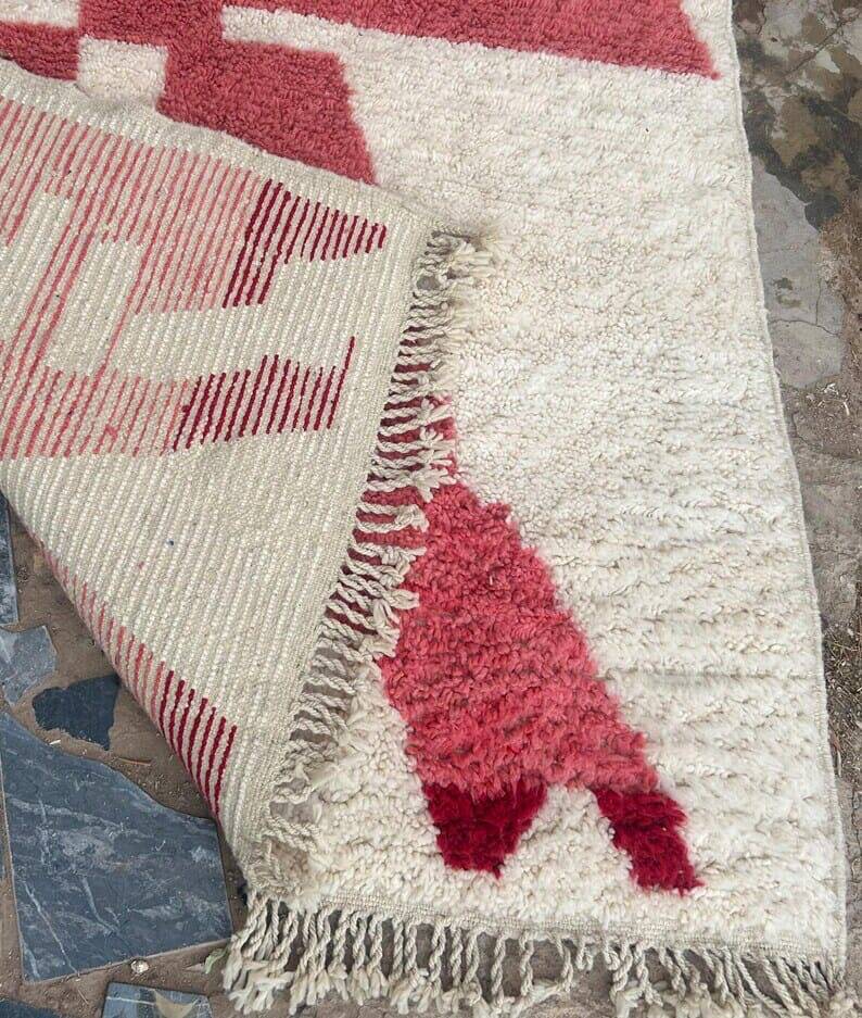 Handmade Berber rug in pure wool, size 150 x 250 cm