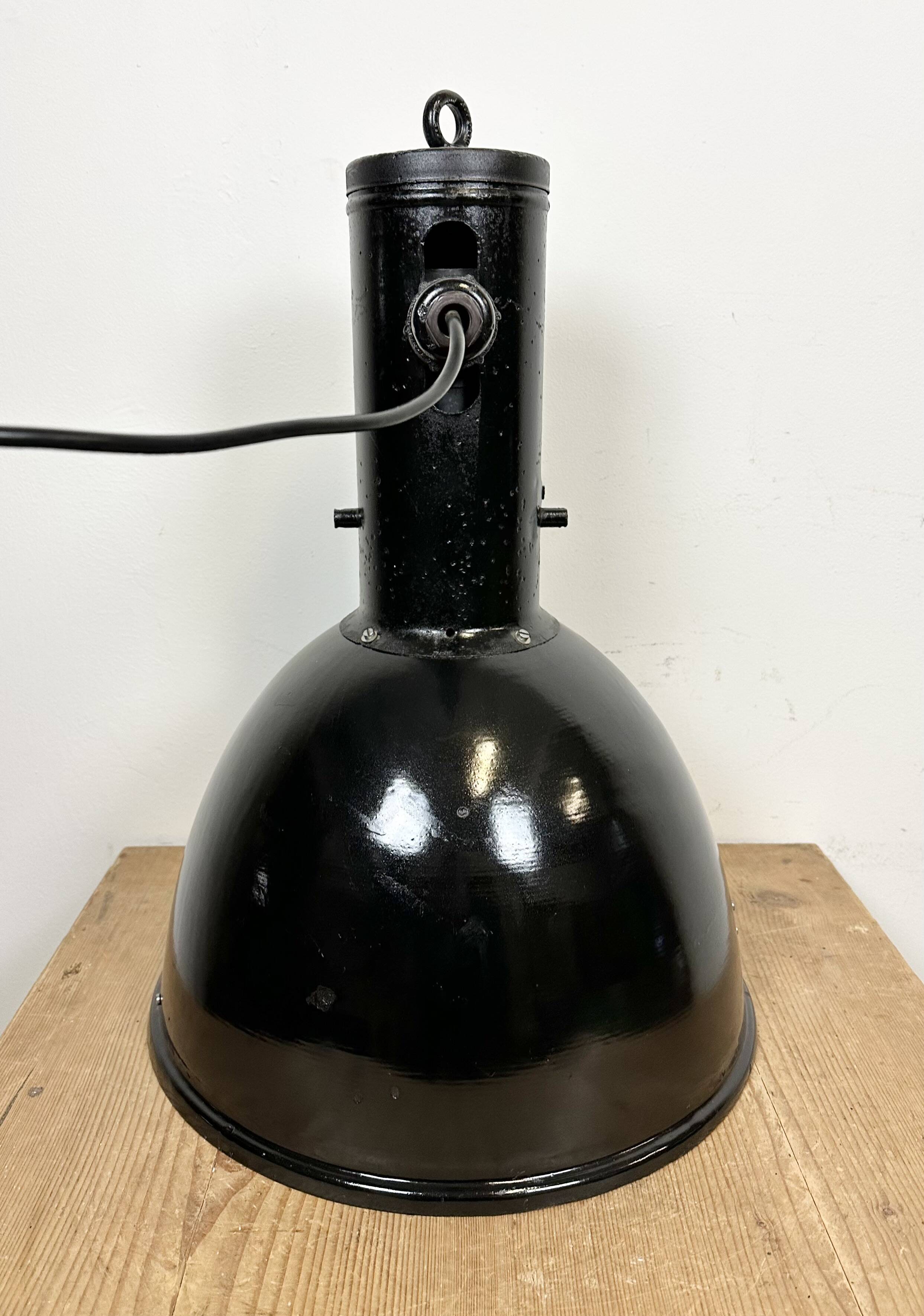 Suspension industrielle en émail noir, 1950s
