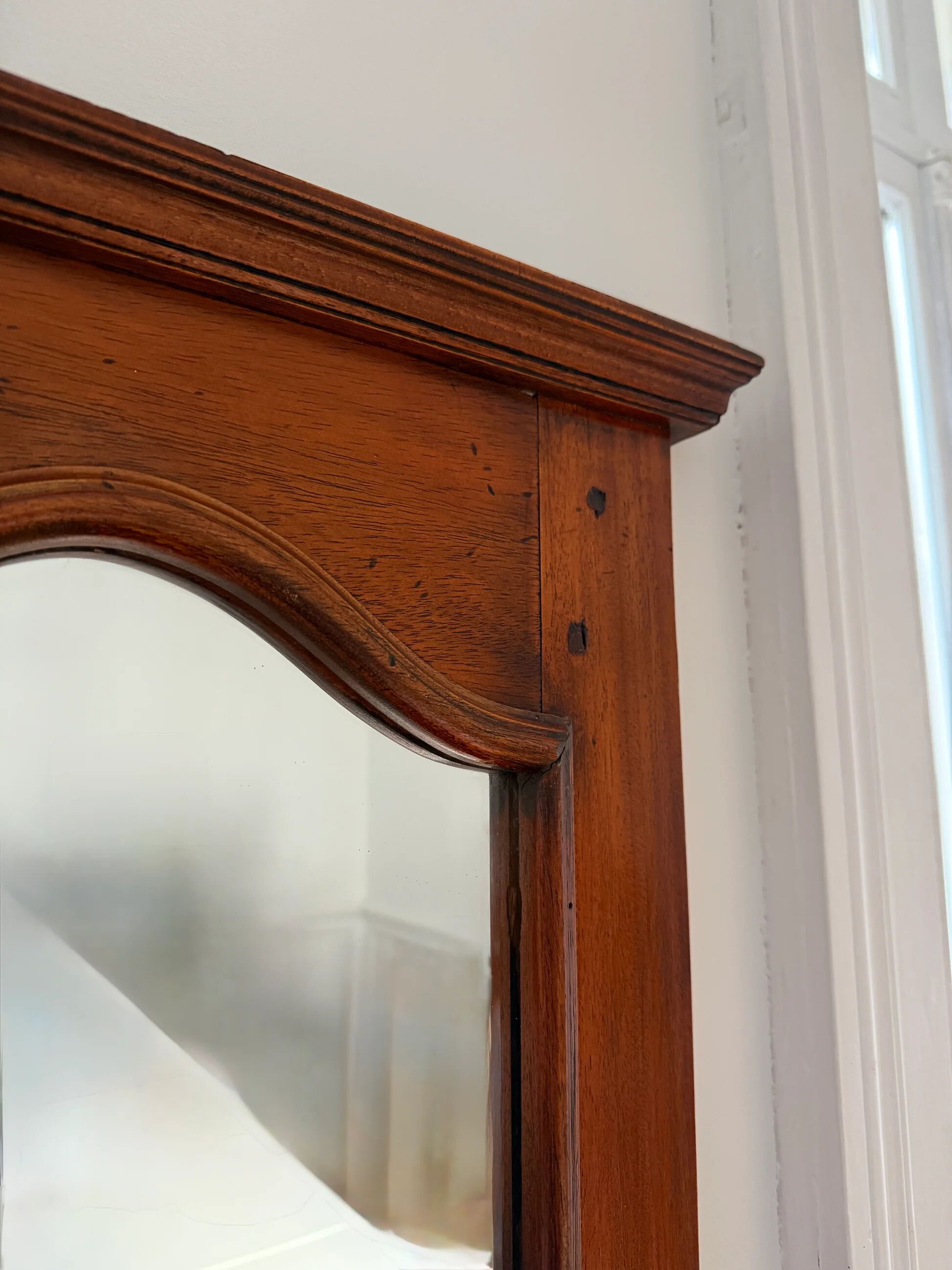 Antique wooden dressing table mirror – classic charm