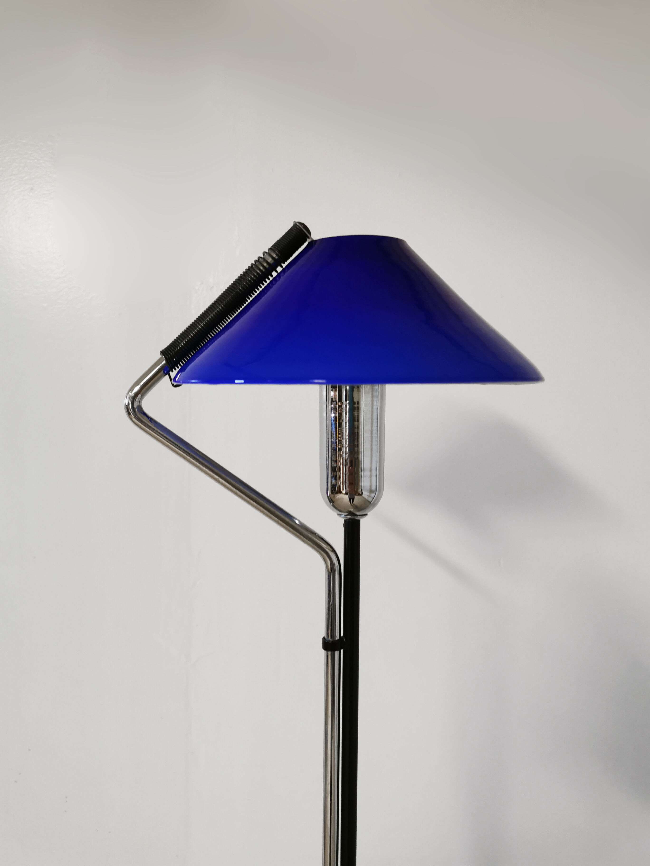 Floor lamp in opaline and marble, Italian work, 1980